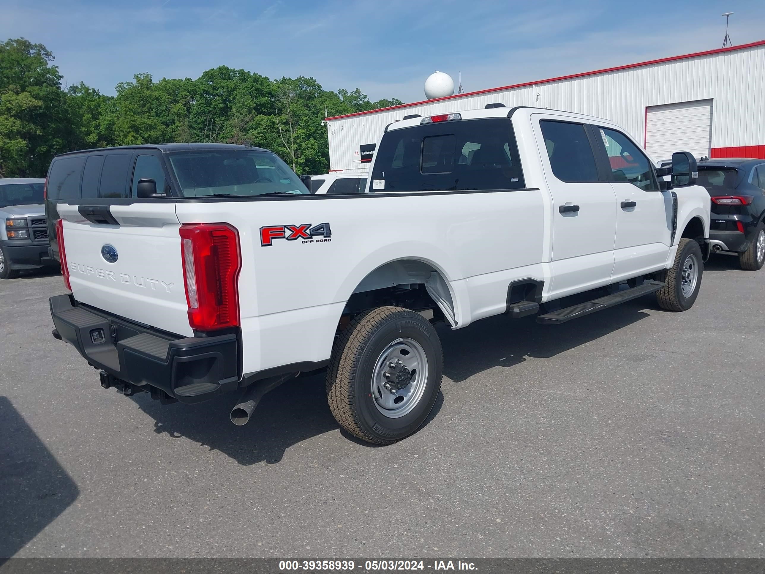 Photo 3 VIN: 1FT8W3BA7RED65753 - FORD F350 