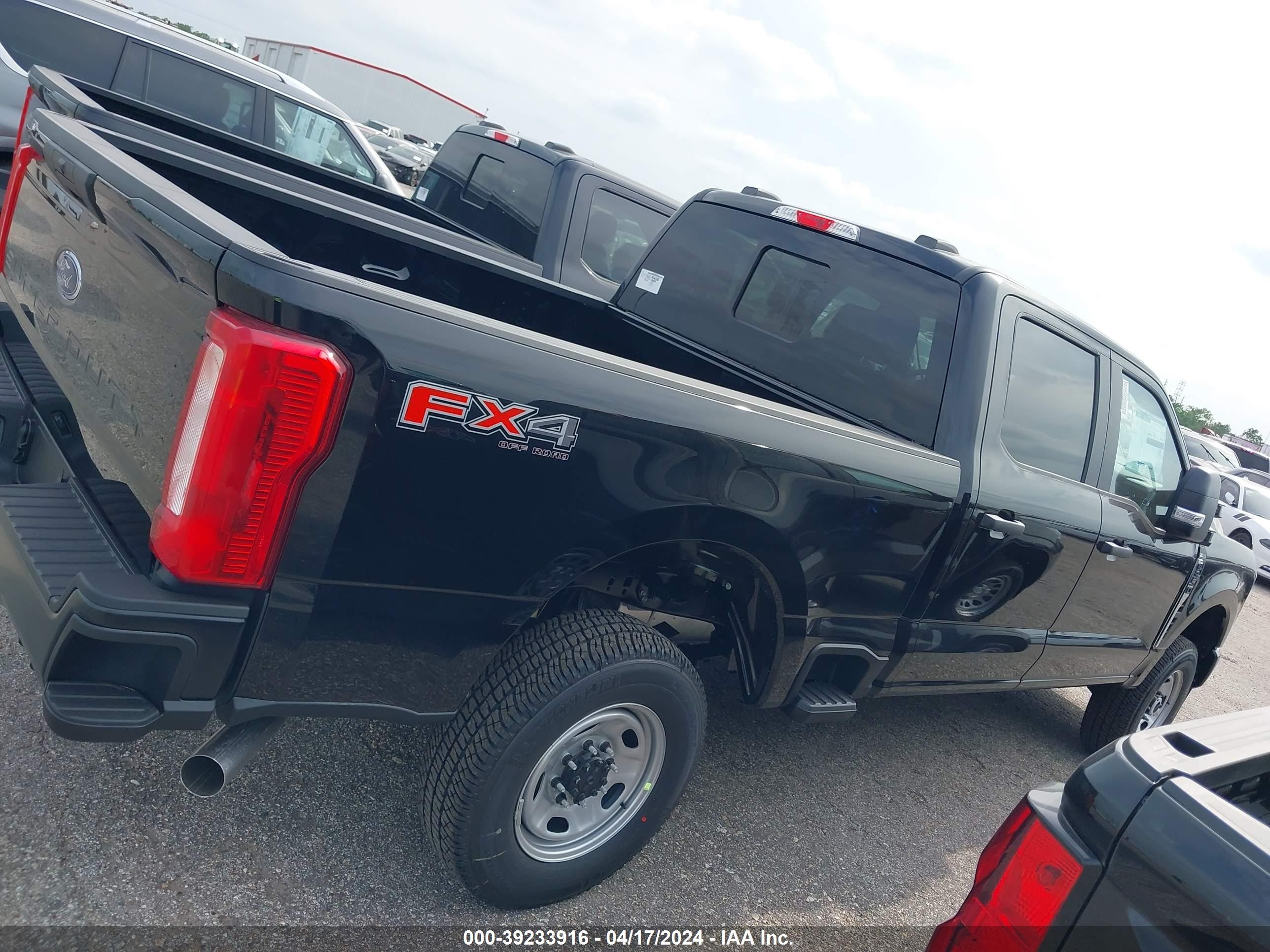 Photo 11 VIN: 1FT8W3BA8RED53577 - FORD F350 