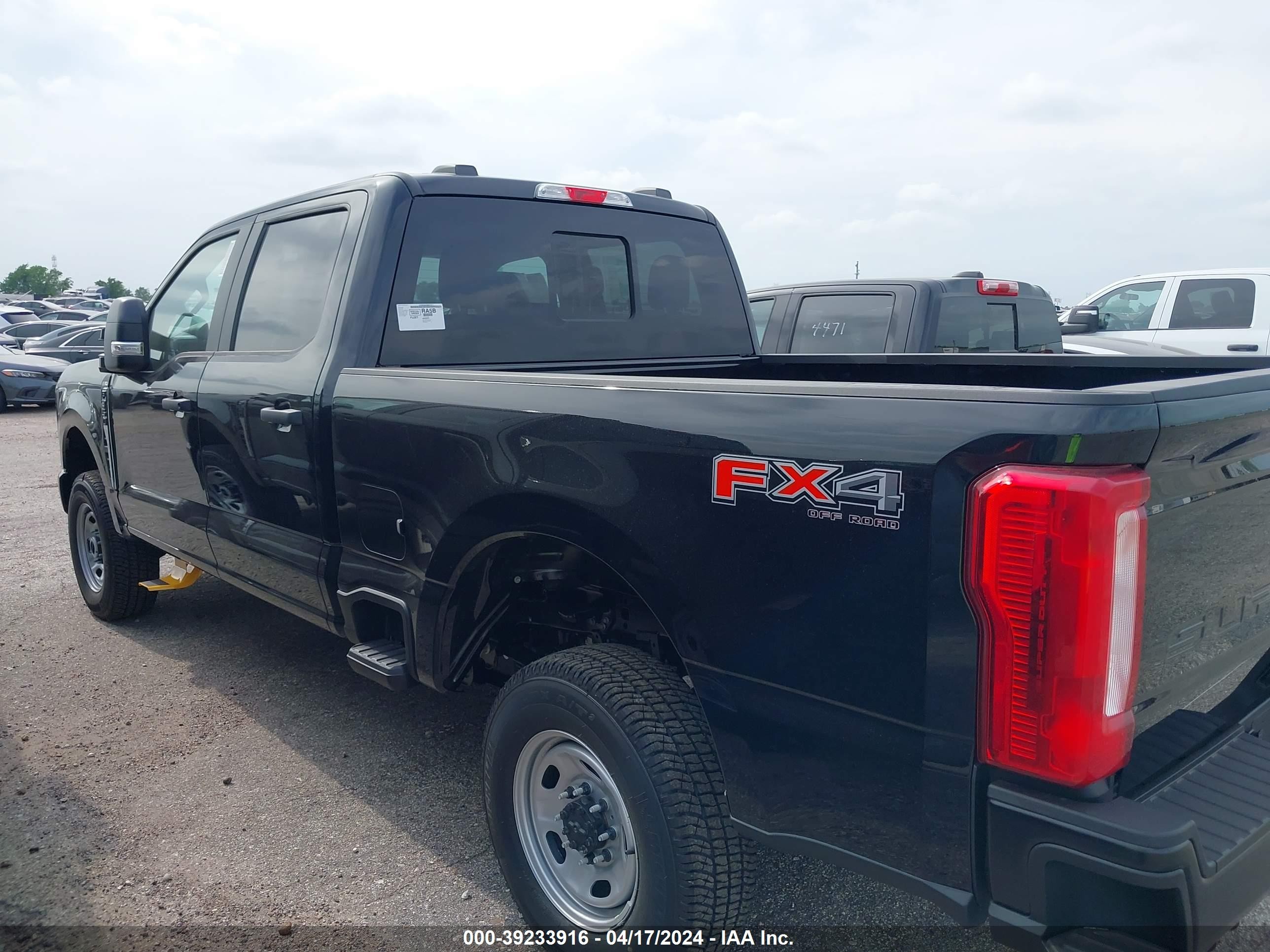 Photo 12 VIN: 1FT8W3BA8RED53577 - FORD F350 