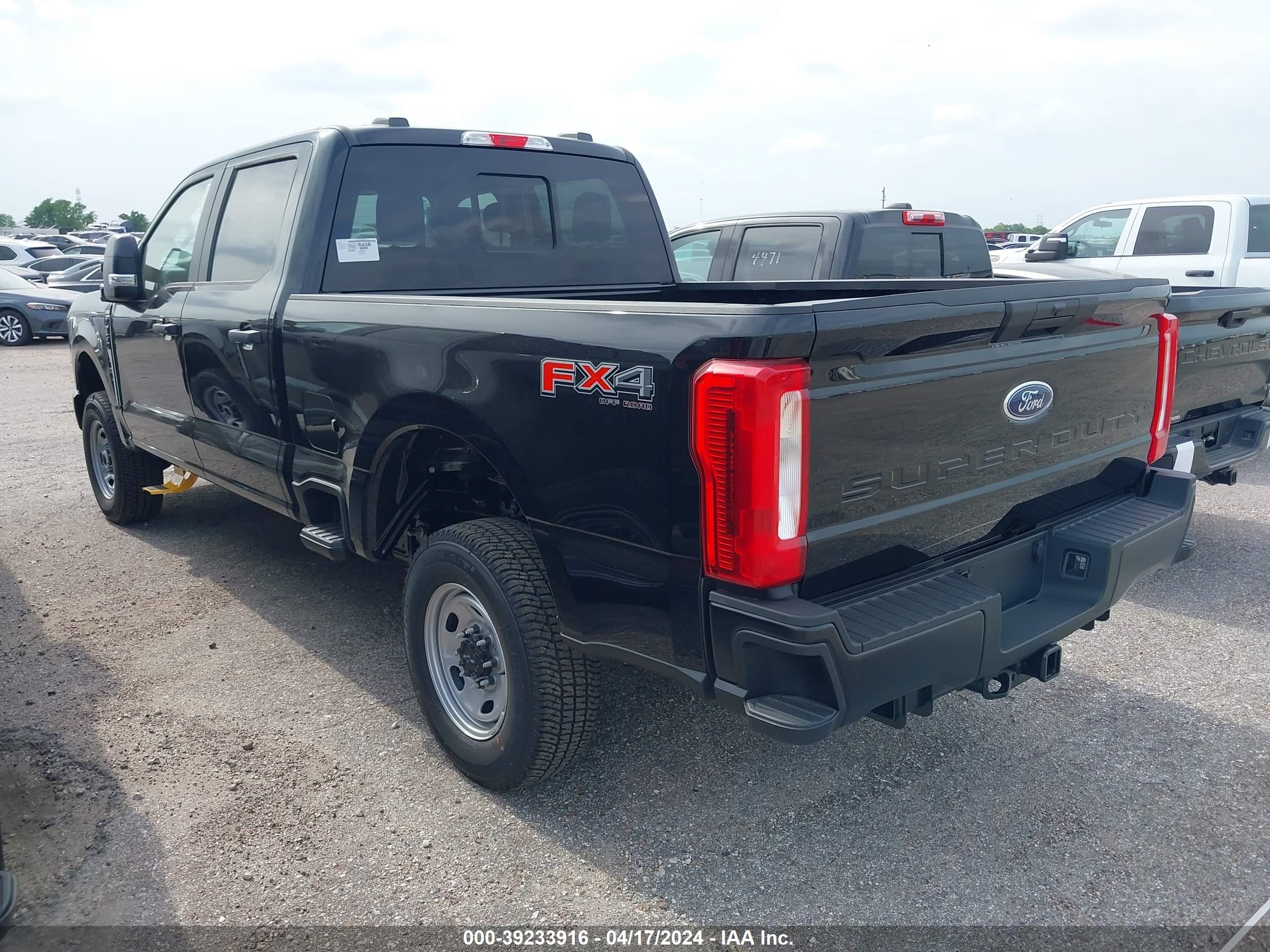 Photo 2 VIN: 1FT8W3BA8RED53577 - FORD F350 