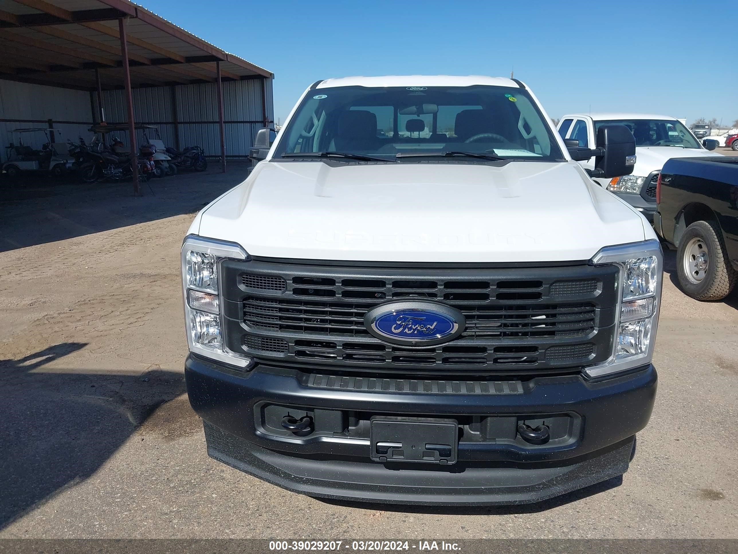 Photo 11 VIN: 1FT8W3BA9RED28624 - FORD F350 