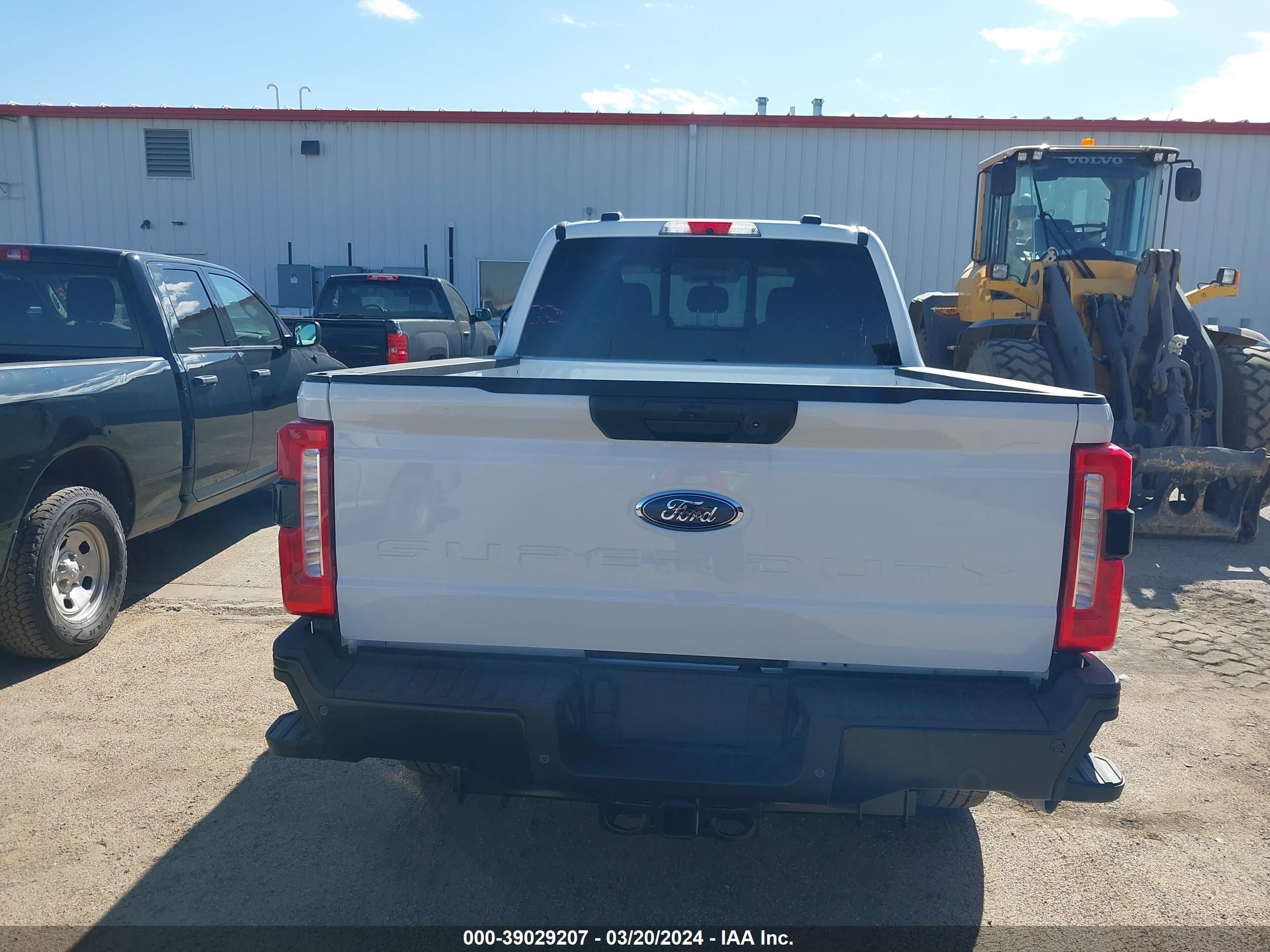 Photo 14 VIN: 1FT8W3BA9RED28624 - FORD F350 