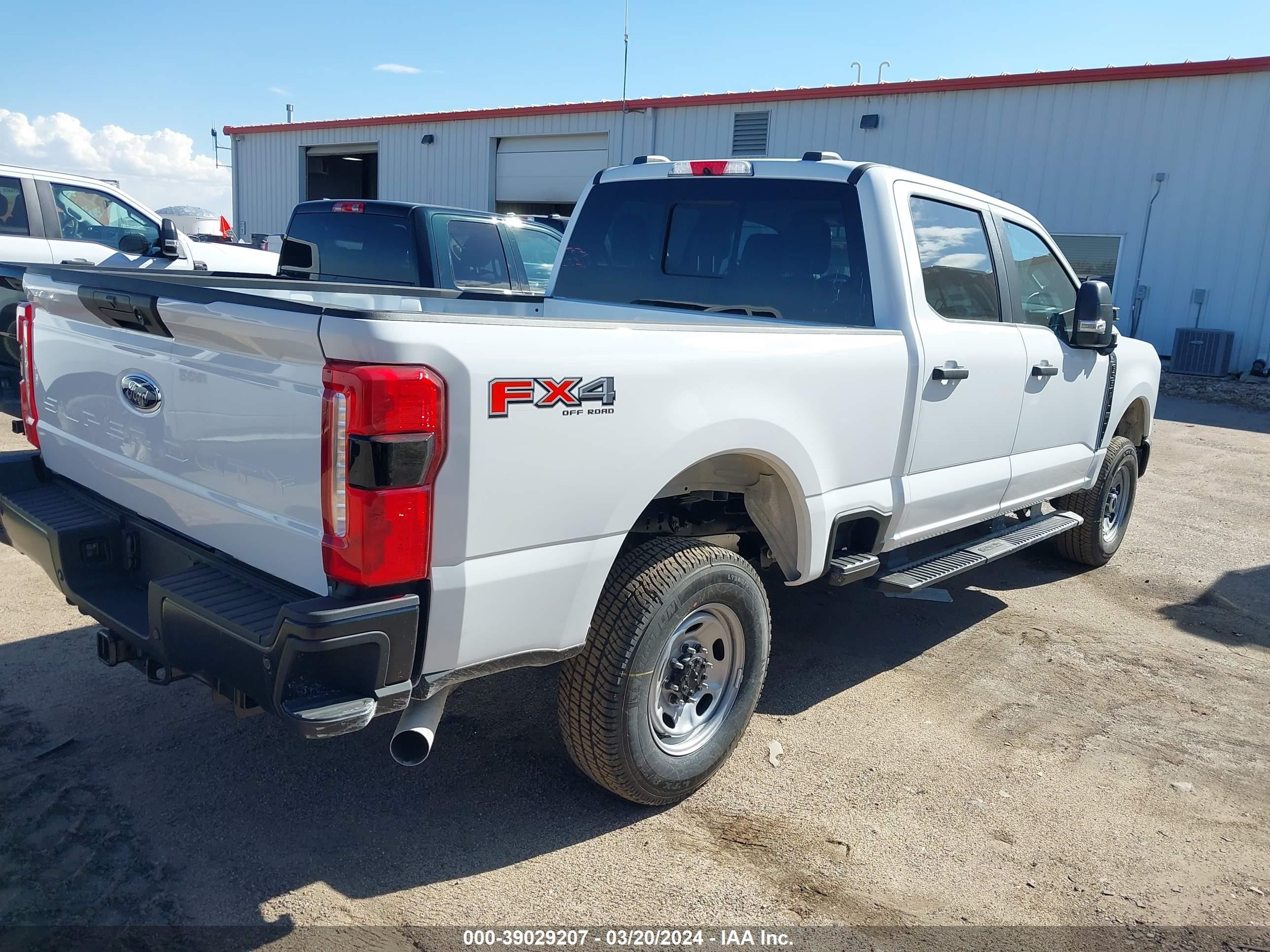 Photo 3 VIN: 1FT8W3BA9RED28624 - FORD F350 