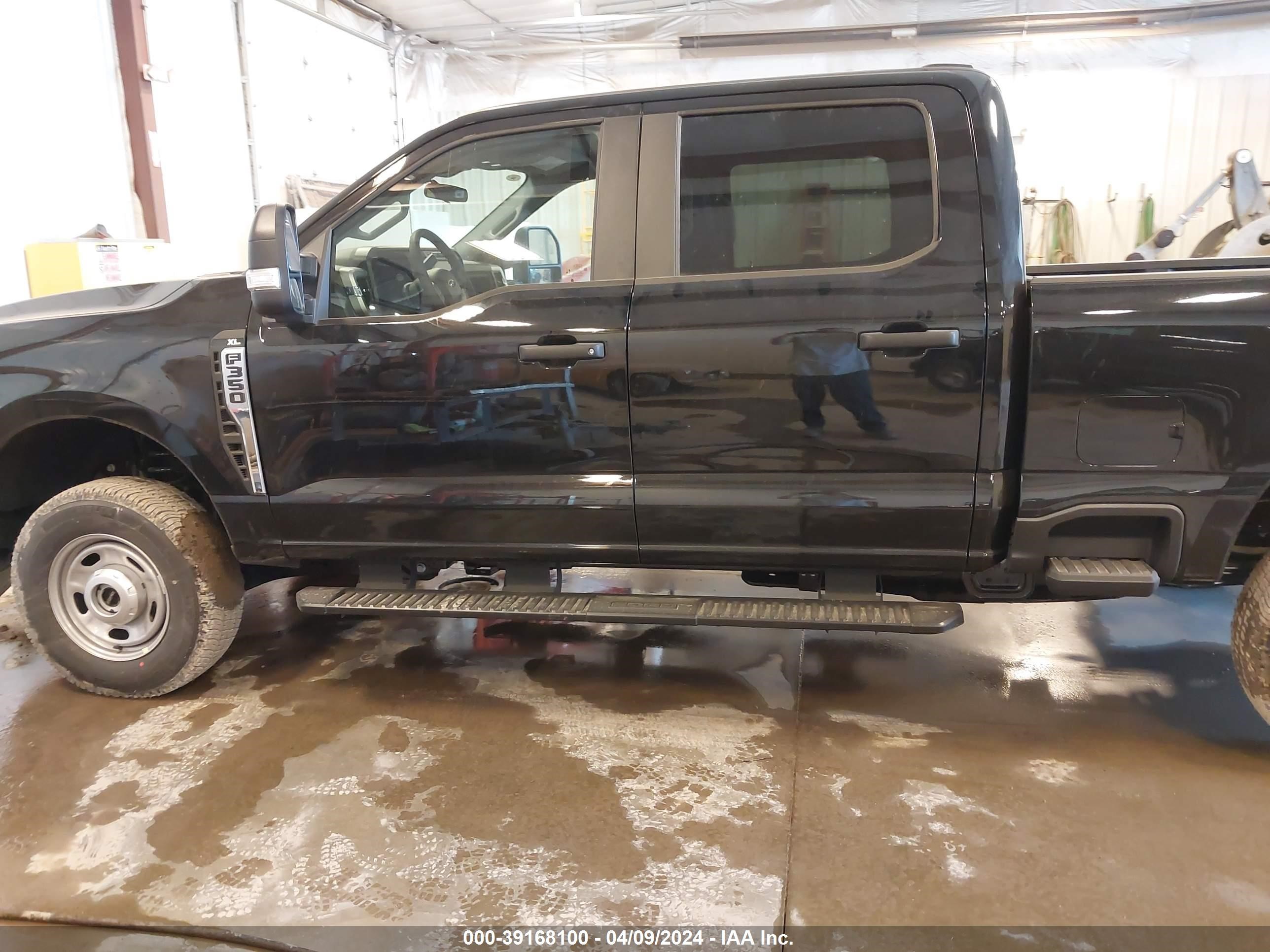 Photo 12 VIN: 1FT8W3BA9RED53605 - FORD F350 