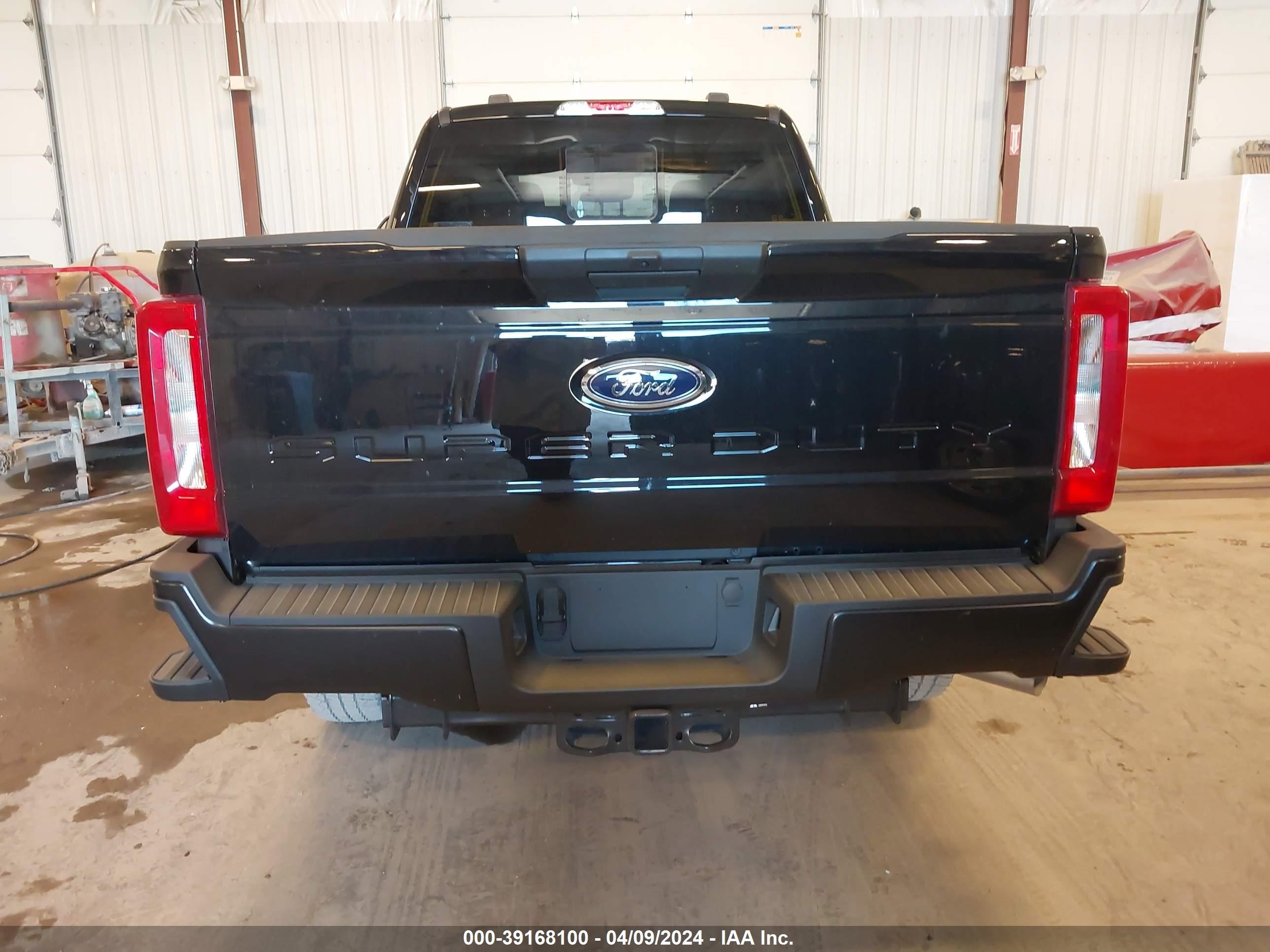 Photo 13 VIN: 1FT8W3BA9RED53605 - FORD F350 