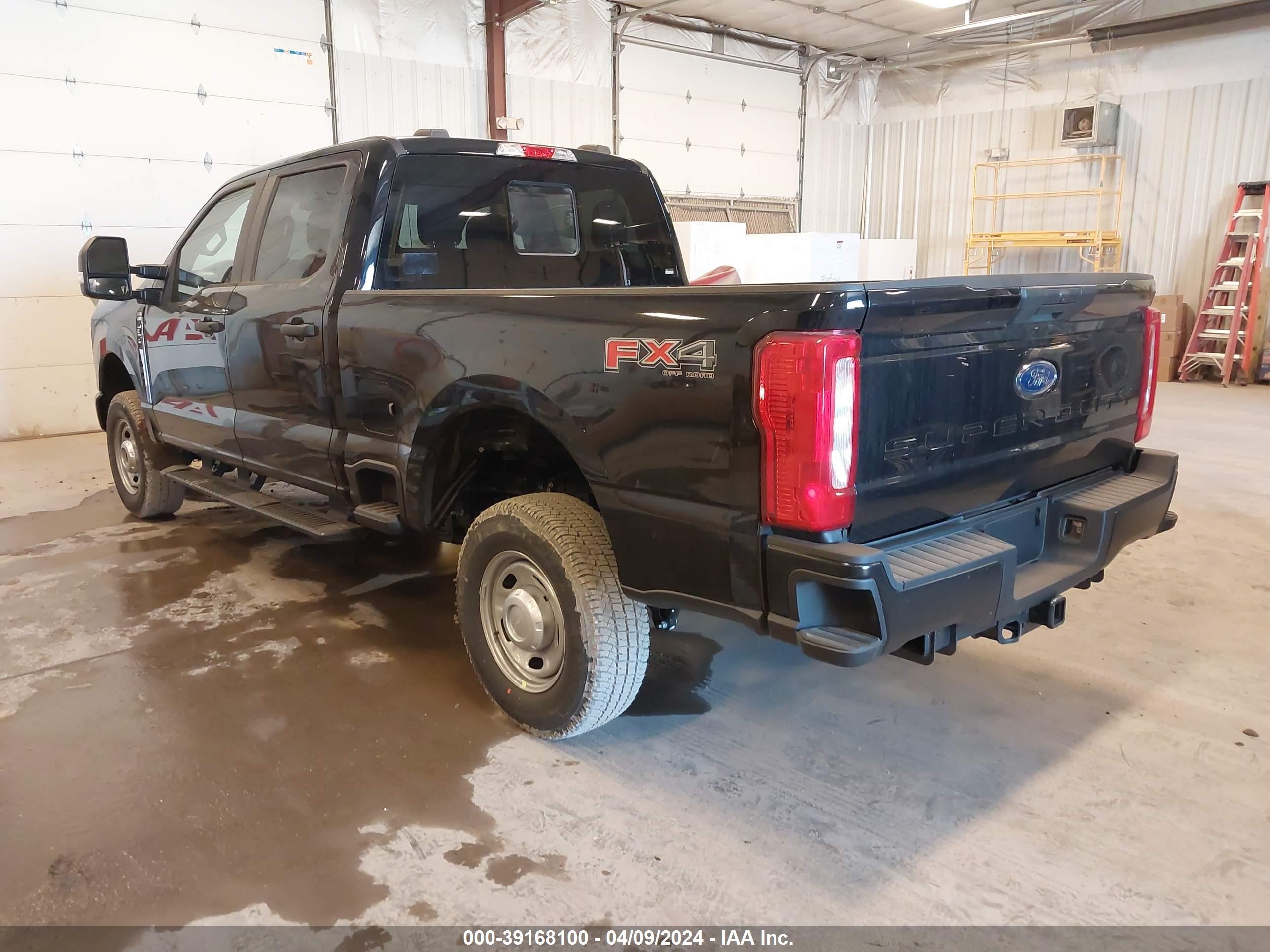 Photo 2 VIN: 1FT8W3BA9RED53605 - FORD F350 