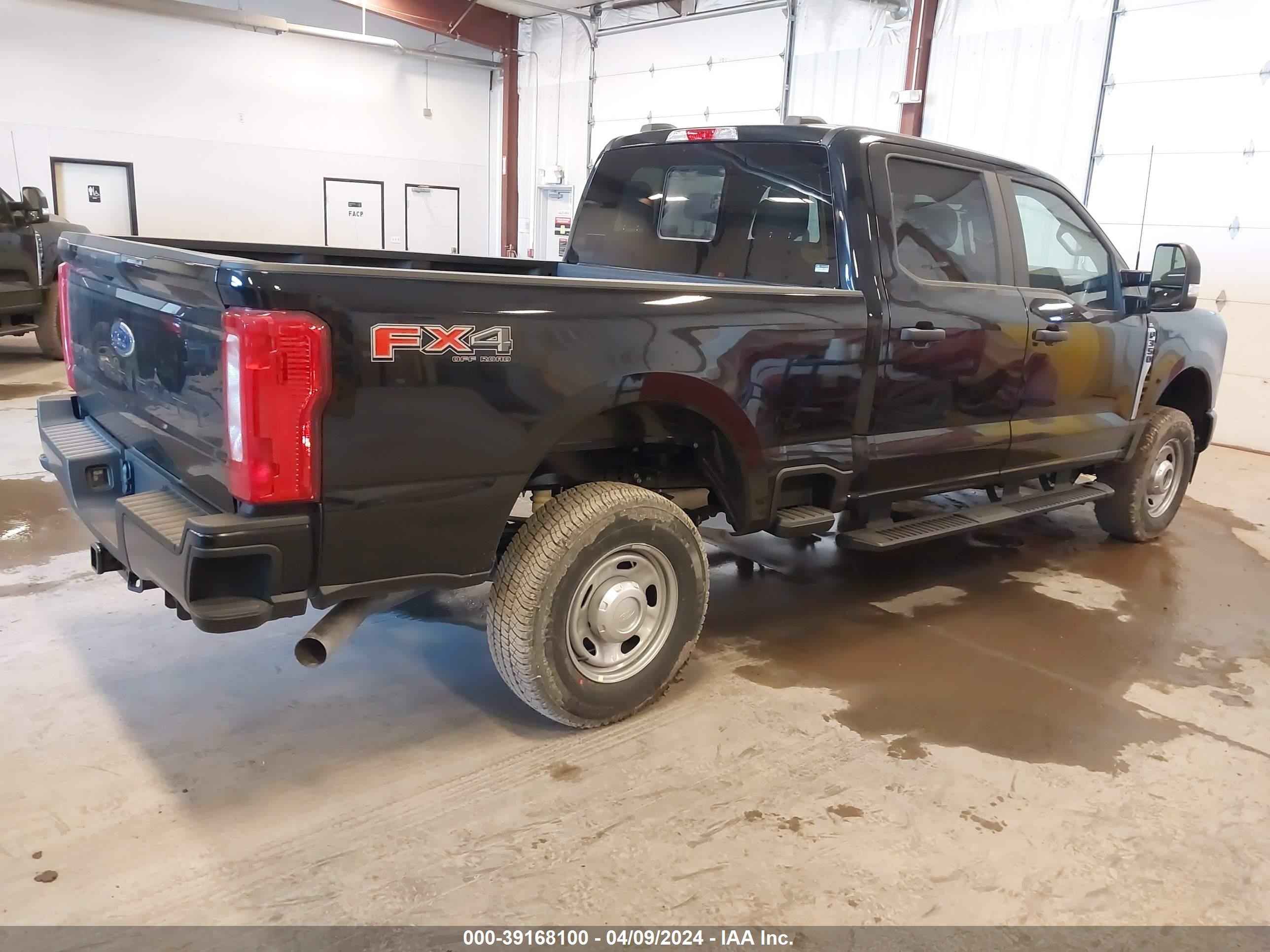 Photo 3 VIN: 1FT8W3BA9RED53605 - FORD F350 