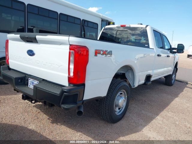 Photo 3 VIN: 1FT8W3BA9RED66208 - FORD F-350 