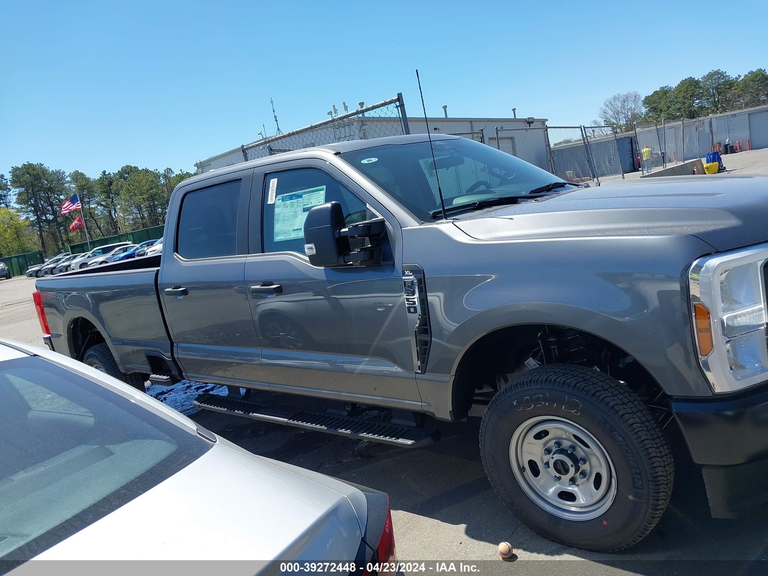 Photo 13 VIN: 1FT8W3BAXRED76407 - FORD F350 