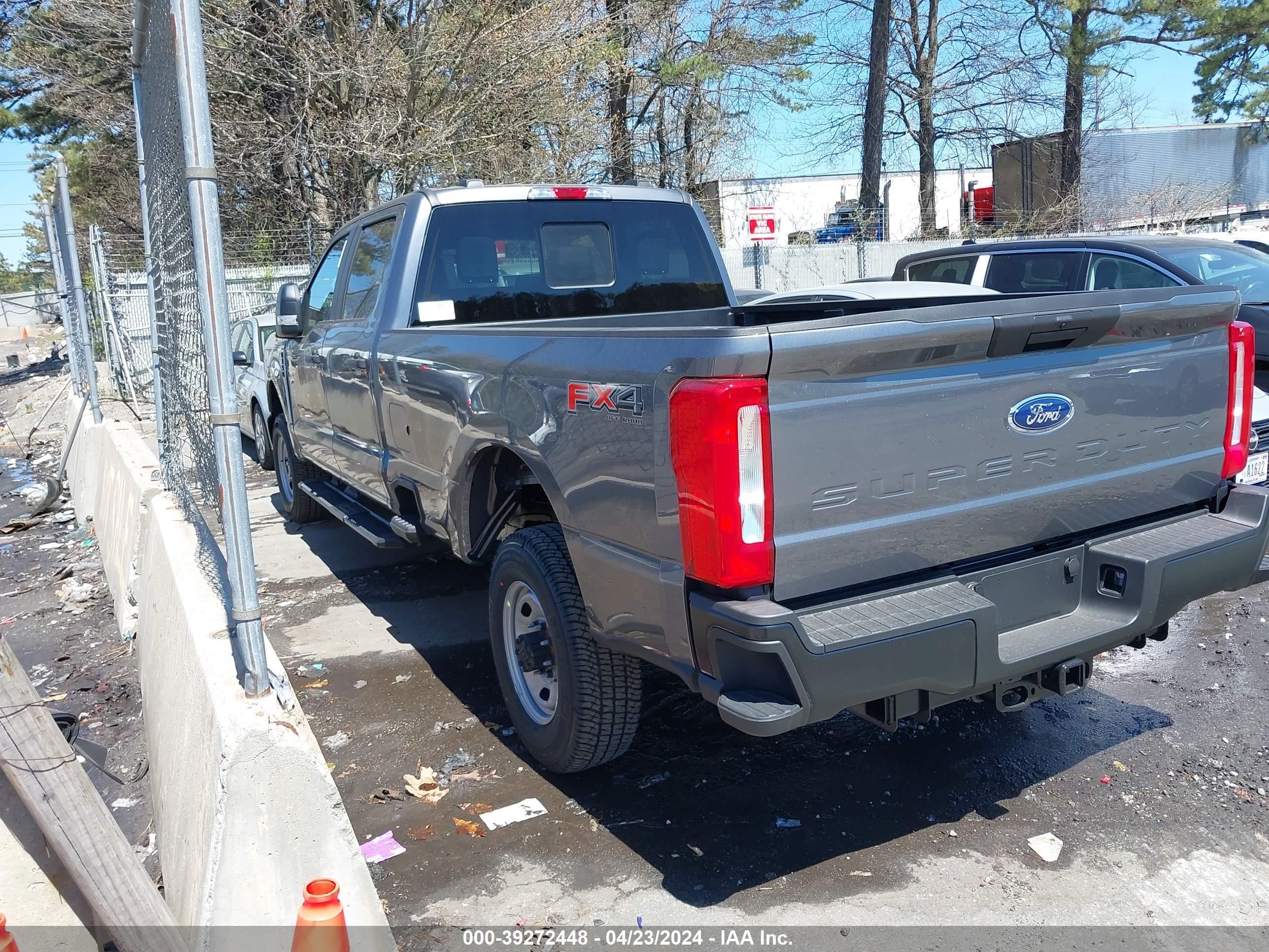 Photo 2 VIN: 1FT8W3BAXRED76407 - FORD F350 