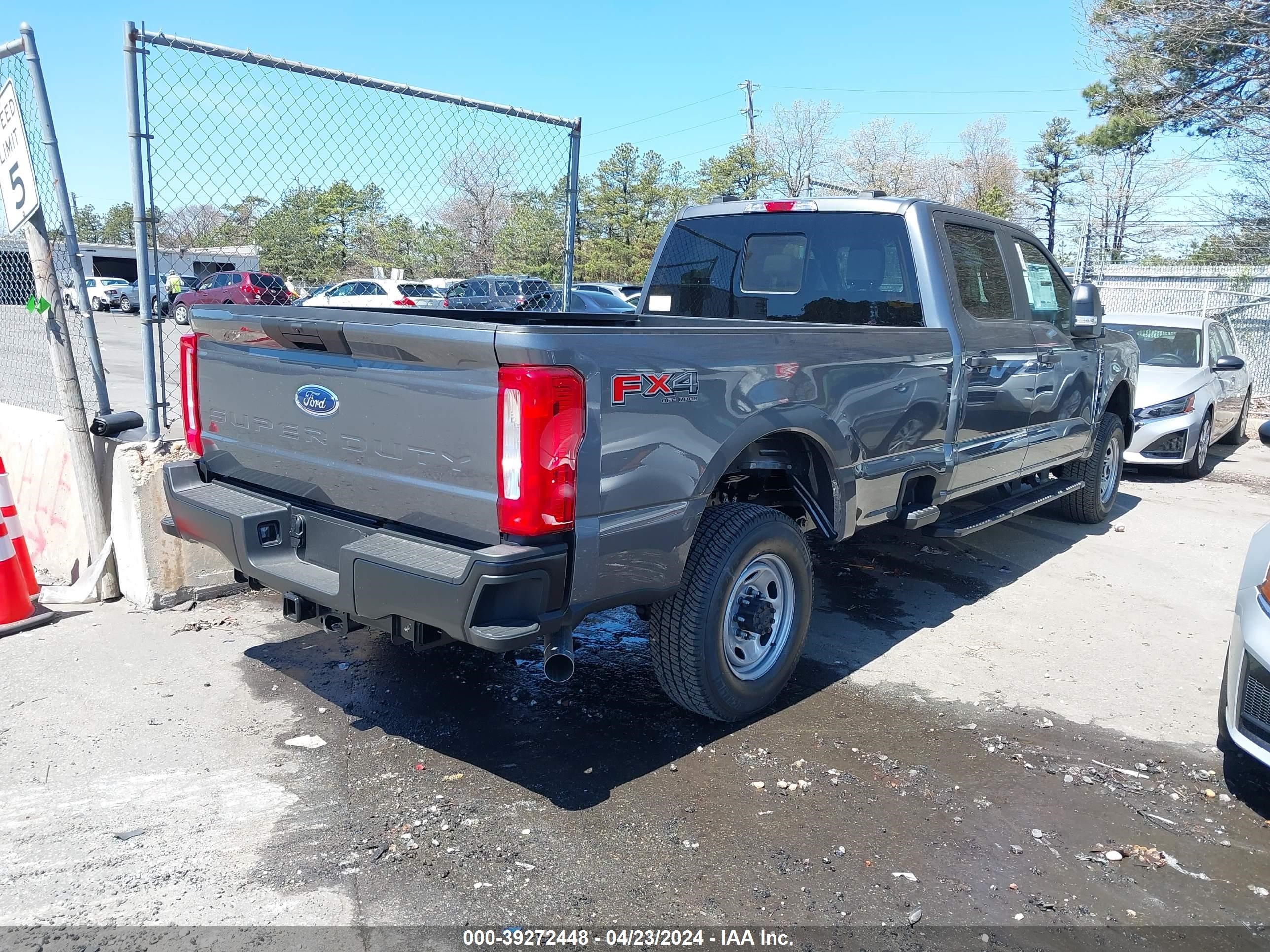 Photo 3 VIN: 1FT8W3BAXRED76407 - FORD F350 