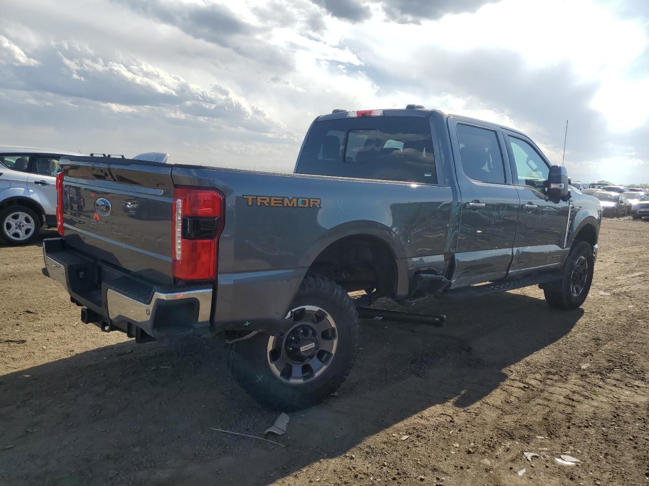 Photo 2 VIN: 1FT8W3BM8PEC13004 - FORD F350 