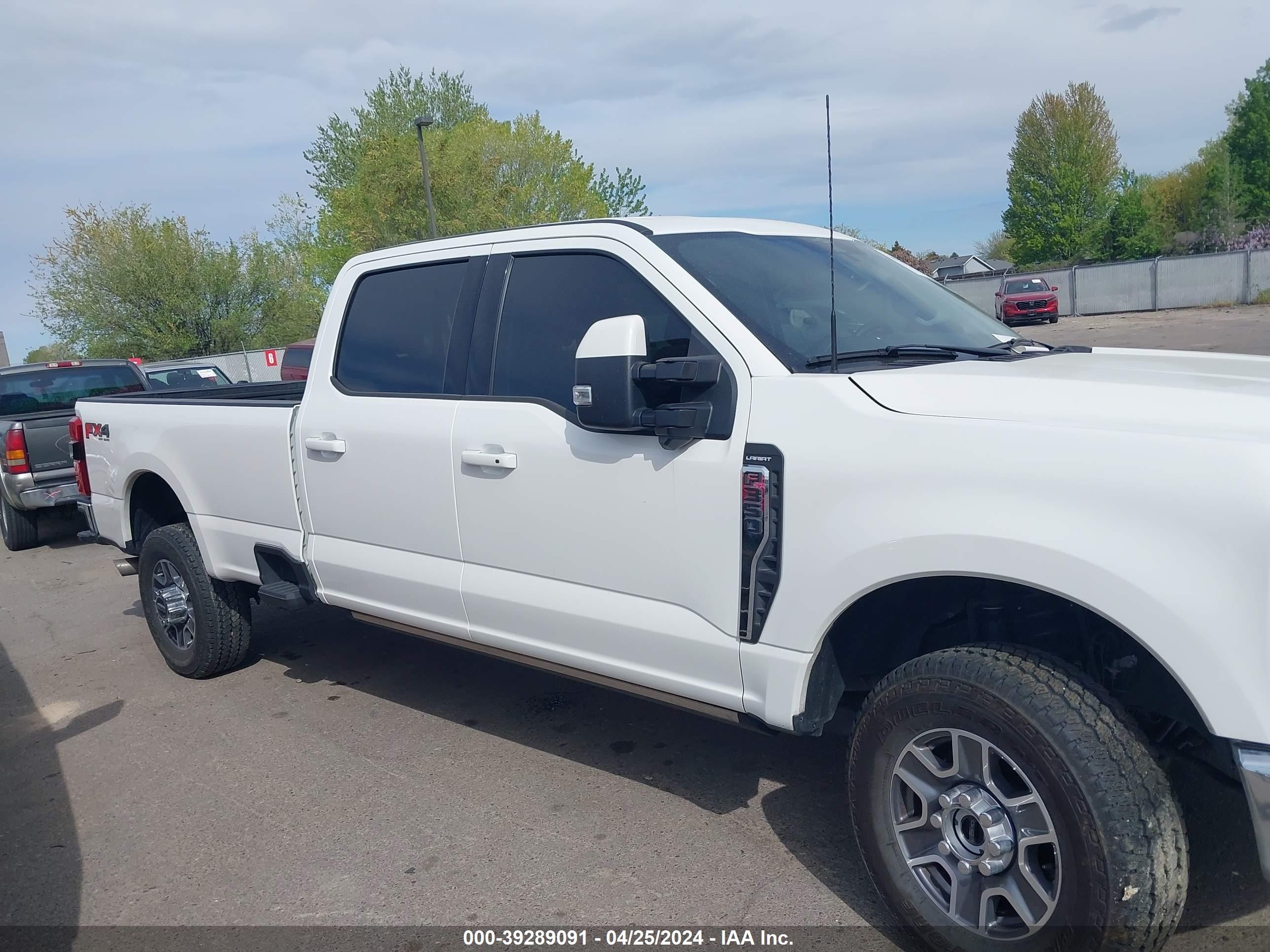 Photo 12 VIN: 1FT8W3BN8PEC88780 - FORD F350 