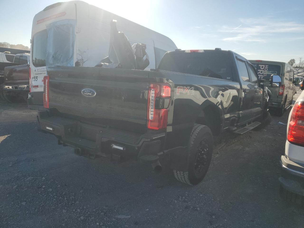 Photo 2 VIN: 1FT8W3BNXPEC39841 - FORD F350 