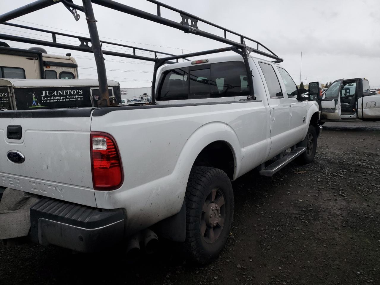 Photo 2 VIN: 1FT8W3BT0BEB46625 - FORD F350 