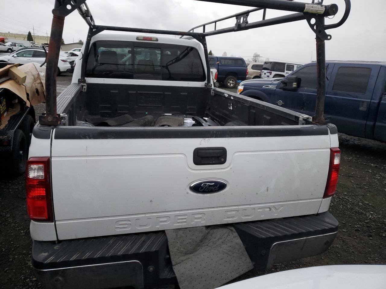 Photo 5 VIN: 1FT8W3BT0BEB46625 - FORD F350 