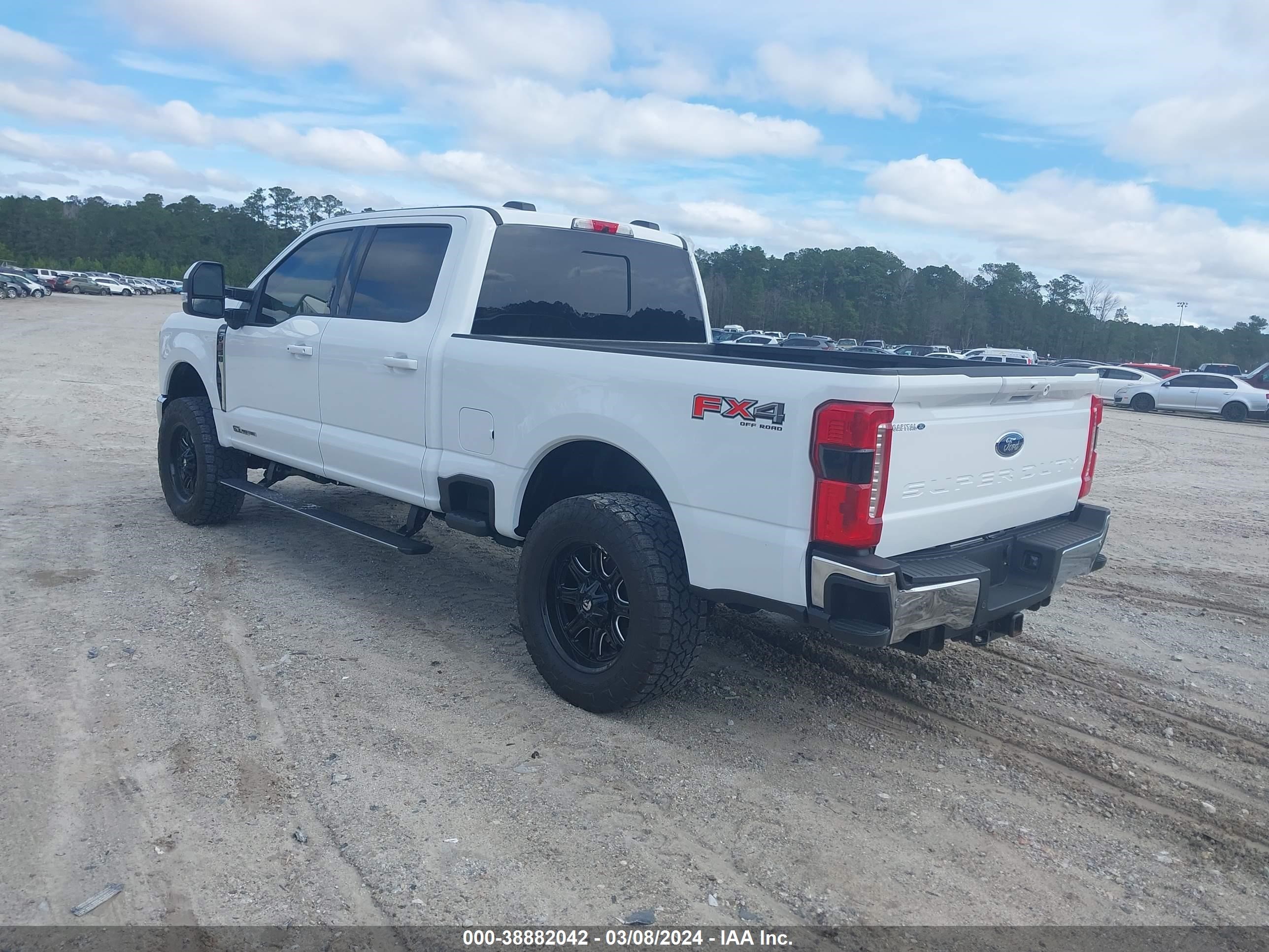 Photo 2 VIN: 1FT8W3BT0PEC18902 - FORD F350 