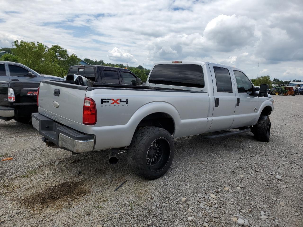 Photo 2 VIN: 1FT8W3BT1BEC80012 - FORD F350 