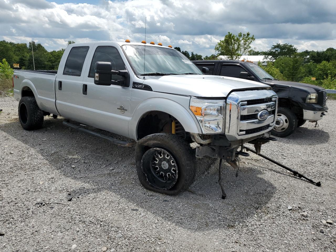 Photo 3 VIN: 1FT8W3BT1BEC80012 - FORD F350 