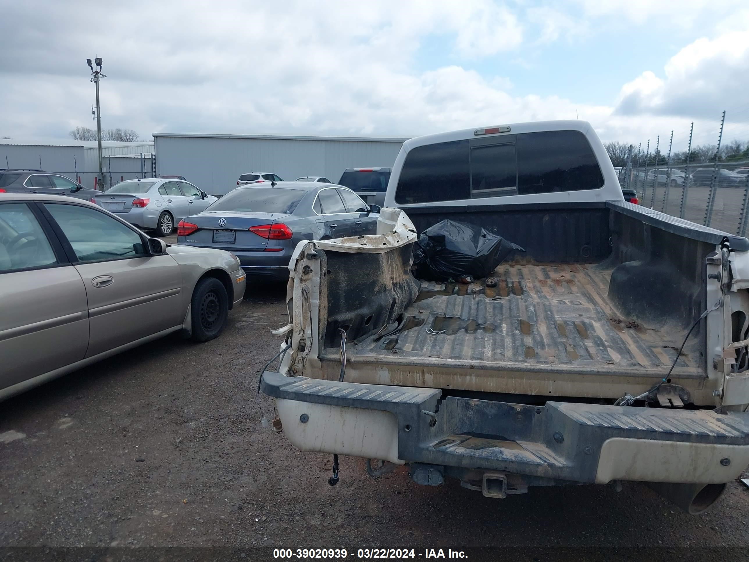 Photo 15 VIN: 1FT8W3BT1FEB60233 - FORD F350 