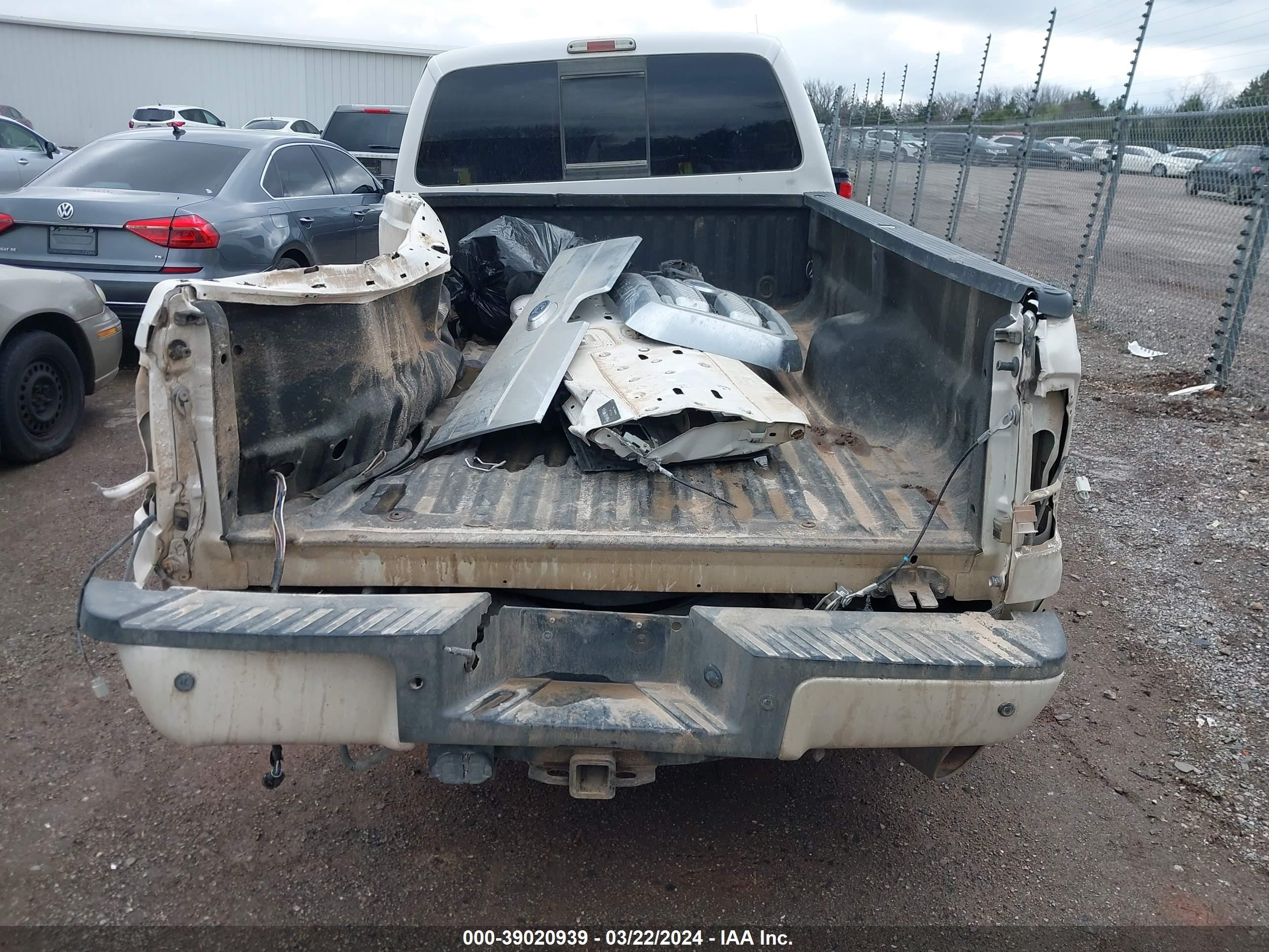 Photo 5 VIN: 1FT8W3BT1FEB60233 - FORD F350 