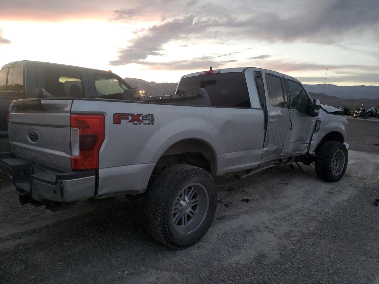 Photo 3 VIN: 1FT8W3BT1HEC14729 - FORD F350 