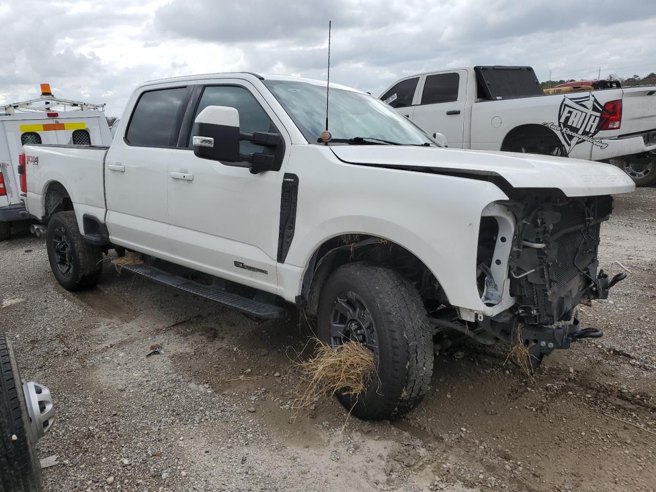 Photo 3 VIN: 1FT8W3BT1PEC22926 - FORD F350 