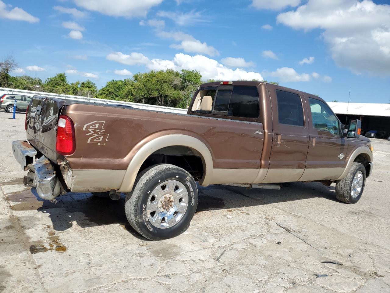 Photo 3 VIN: 1FT8W3BT2BEC29778 - FORD F350 