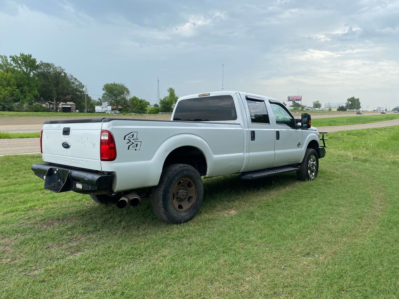 Photo 3 VIN: 1FT8W3BT2GED11355 - FORD F350 