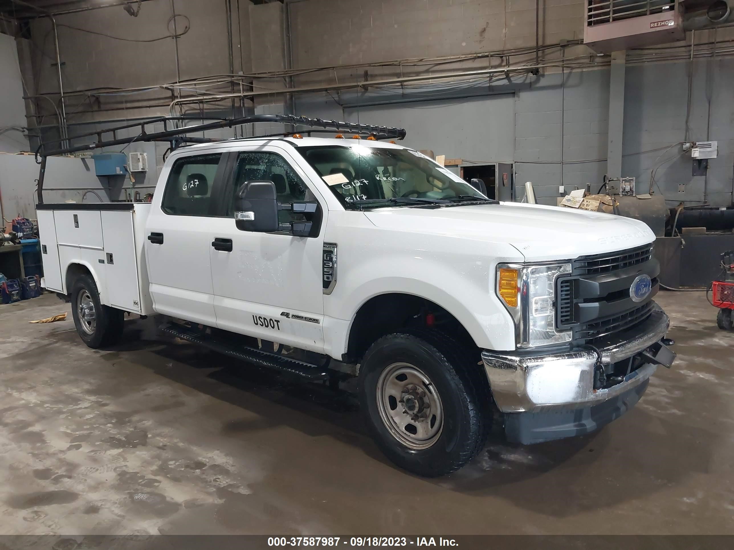 Photo 1 VIN: 1FT8W3BT2HED75266 - FORD F350 