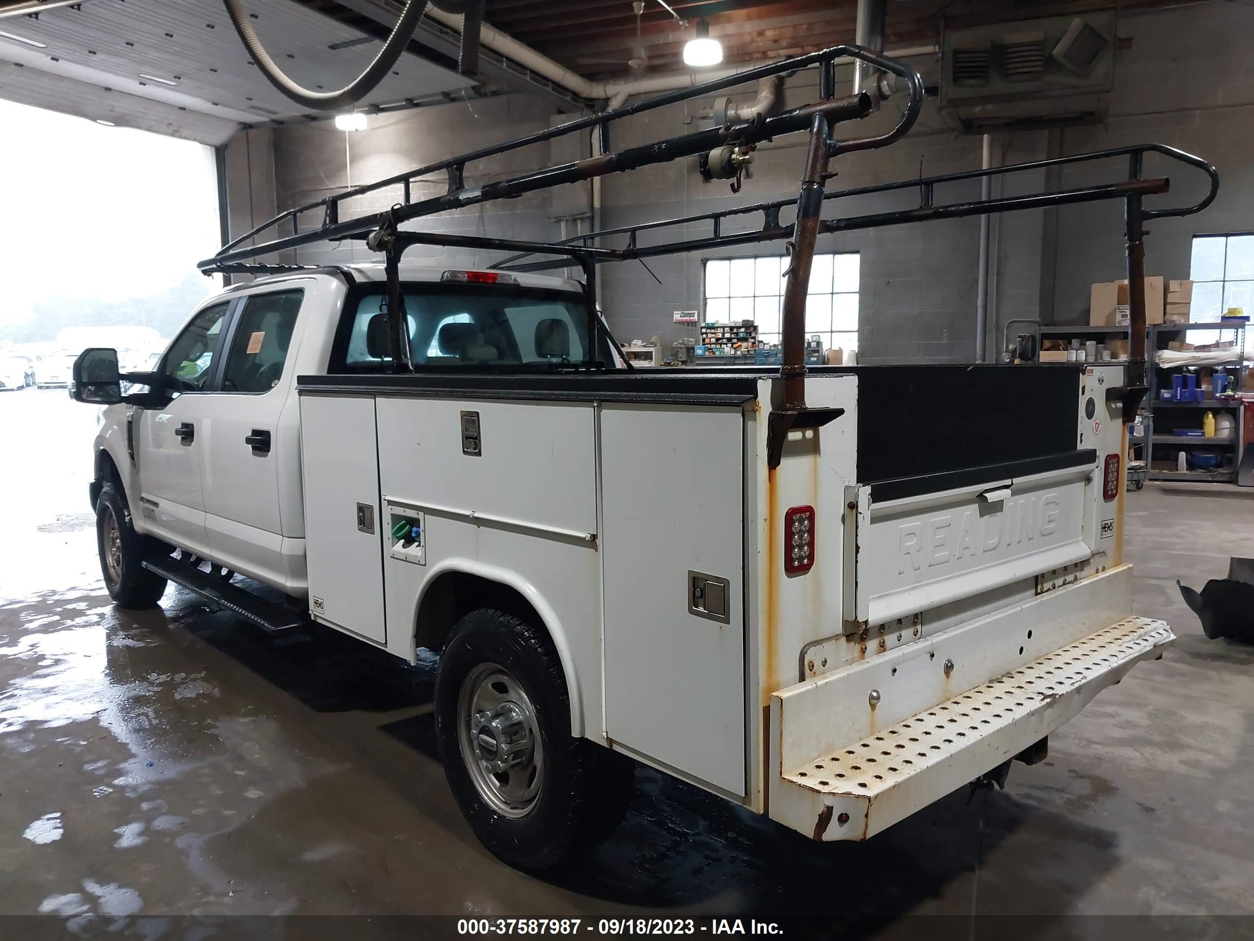 Photo 3 VIN: 1FT8W3BT2HED75266 - FORD F350 