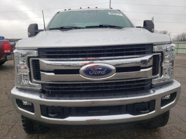 Photo 4 VIN: 1FT8W3BT2JEB27217 - FORD F350 SUPER 