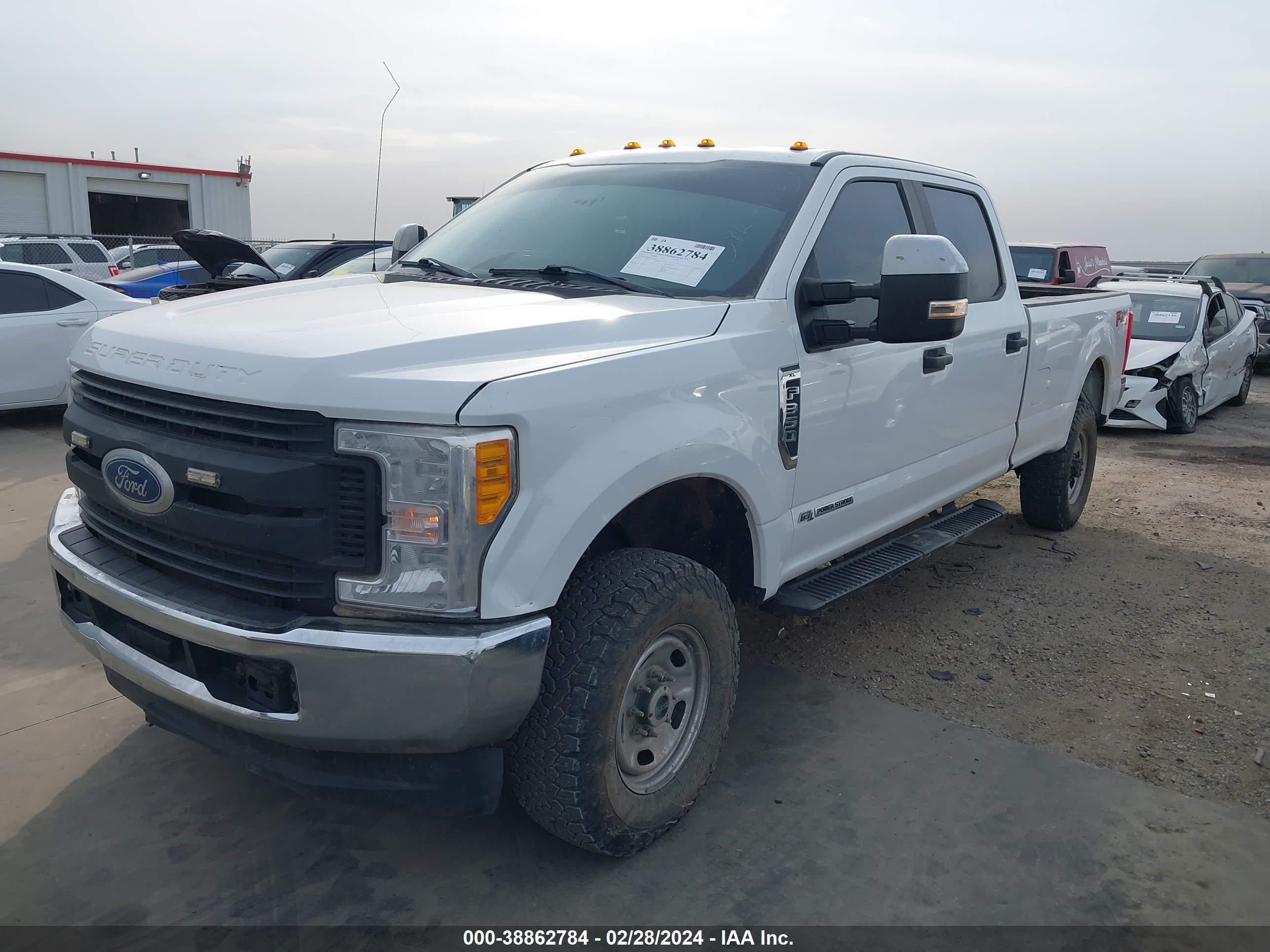 Photo 1 VIN: 1FT8W3BT2JEC12302 - FORD F350 