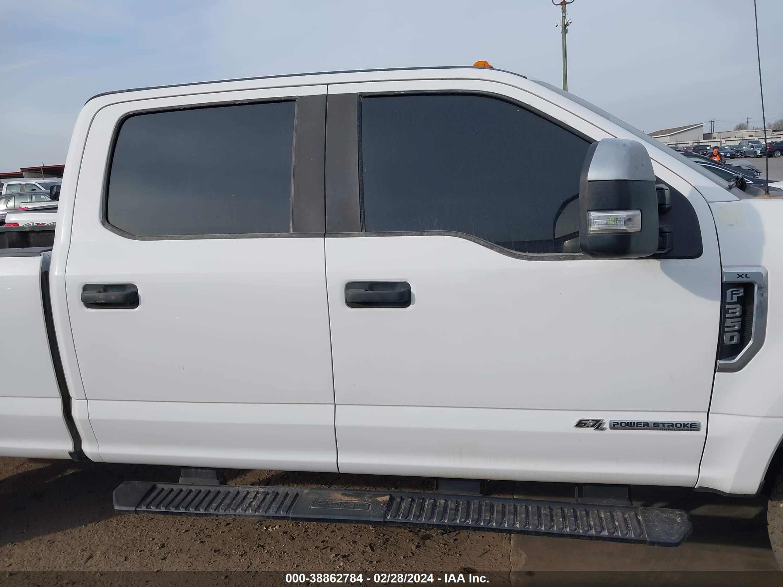 Photo 11 VIN: 1FT8W3BT2JEC12302 - FORD F350 