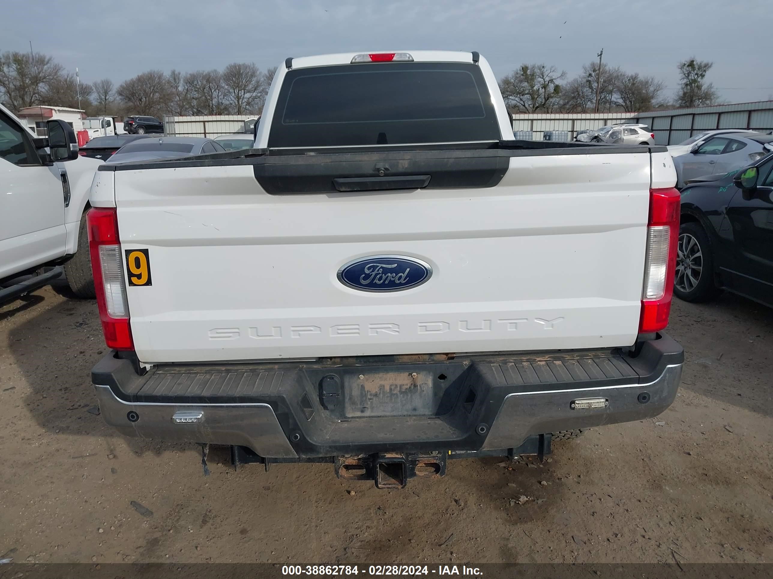 Photo 13 VIN: 1FT8W3BT2JEC12302 - FORD F350 