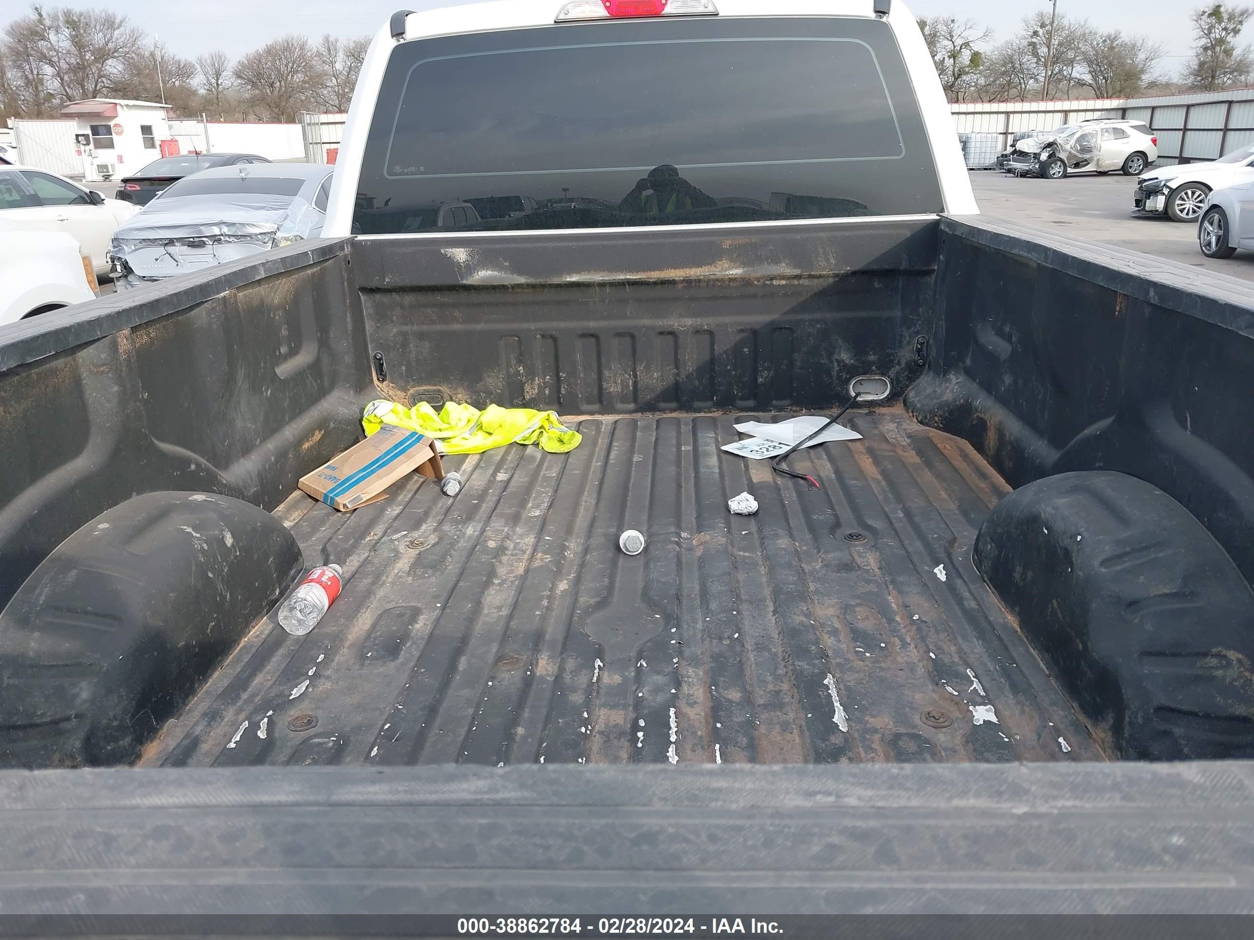 Photo 5 VIN: 1FT8W3BT2JEC12302 - FORD F350 