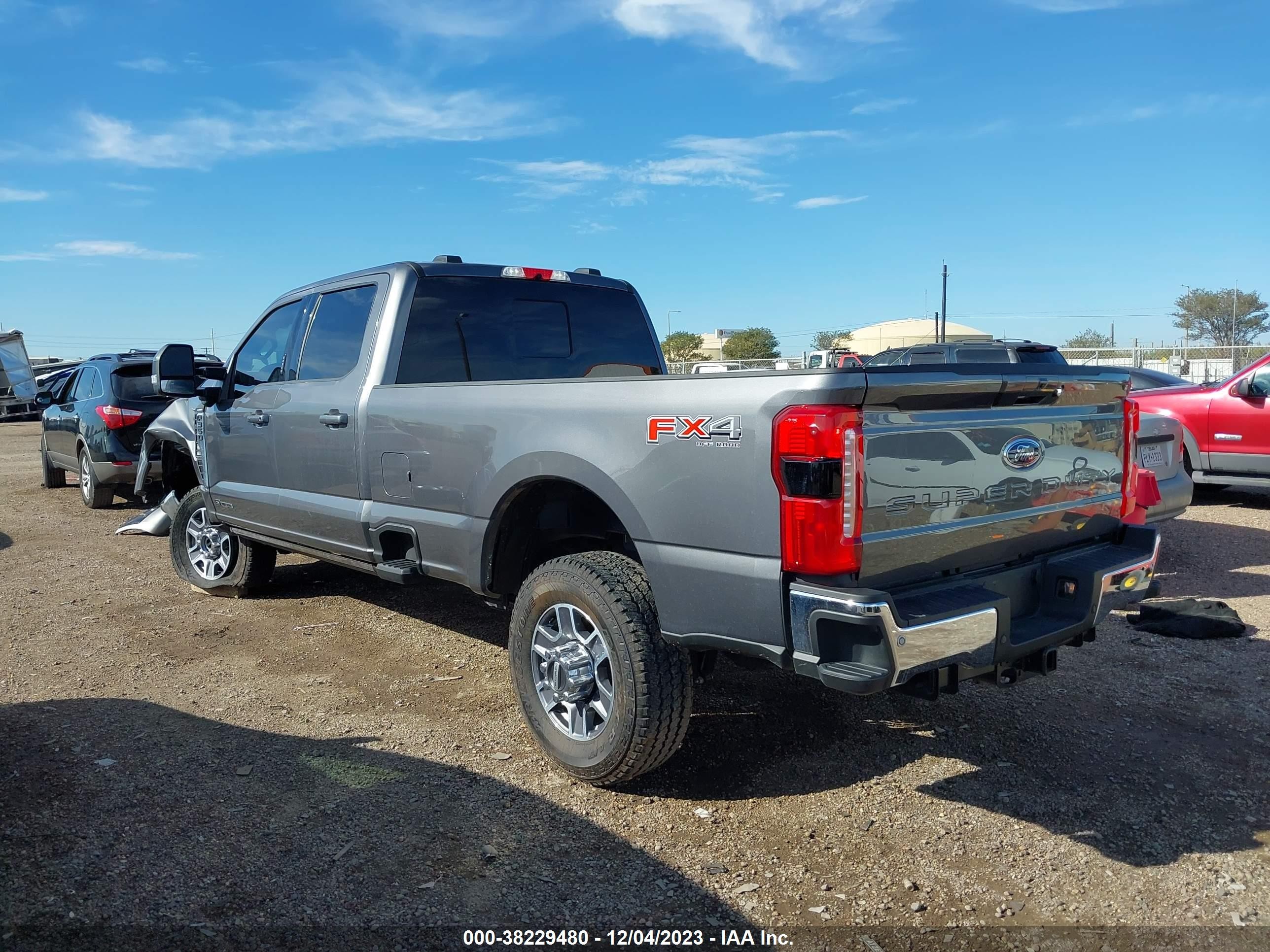 Photo 2 VIN: 1FT8W3BT2PEC99966 - FORD F350 