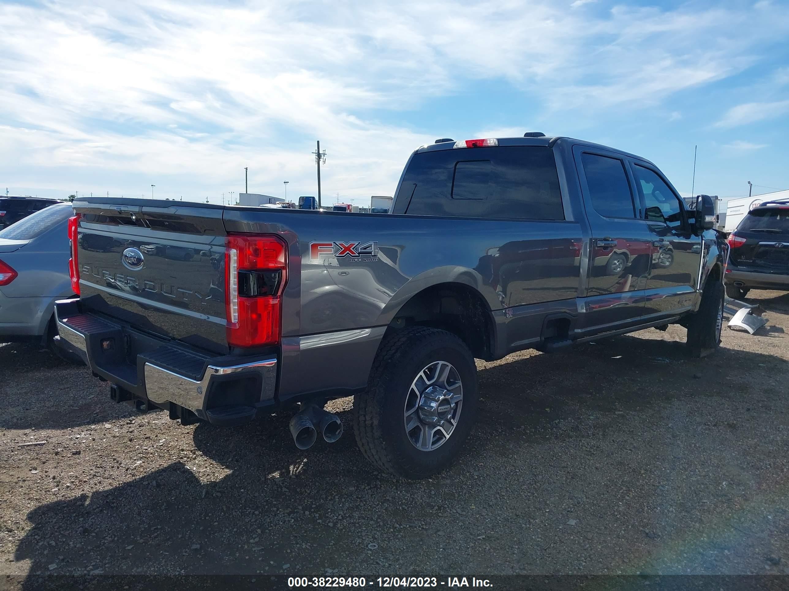 Photo 3 VIN: 1FT8W3BT2PEC99966 - FORD F350 