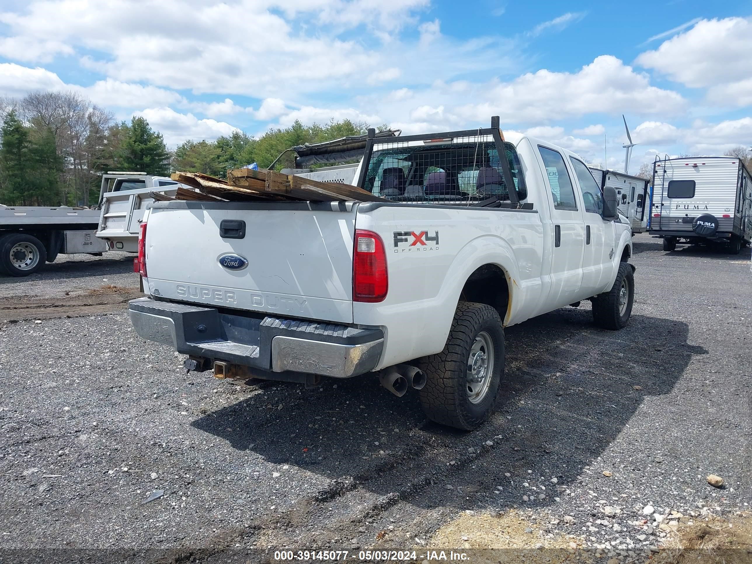 Photo 3 VIN: 1FT8W3BT3BEB71180 - FORD F350 