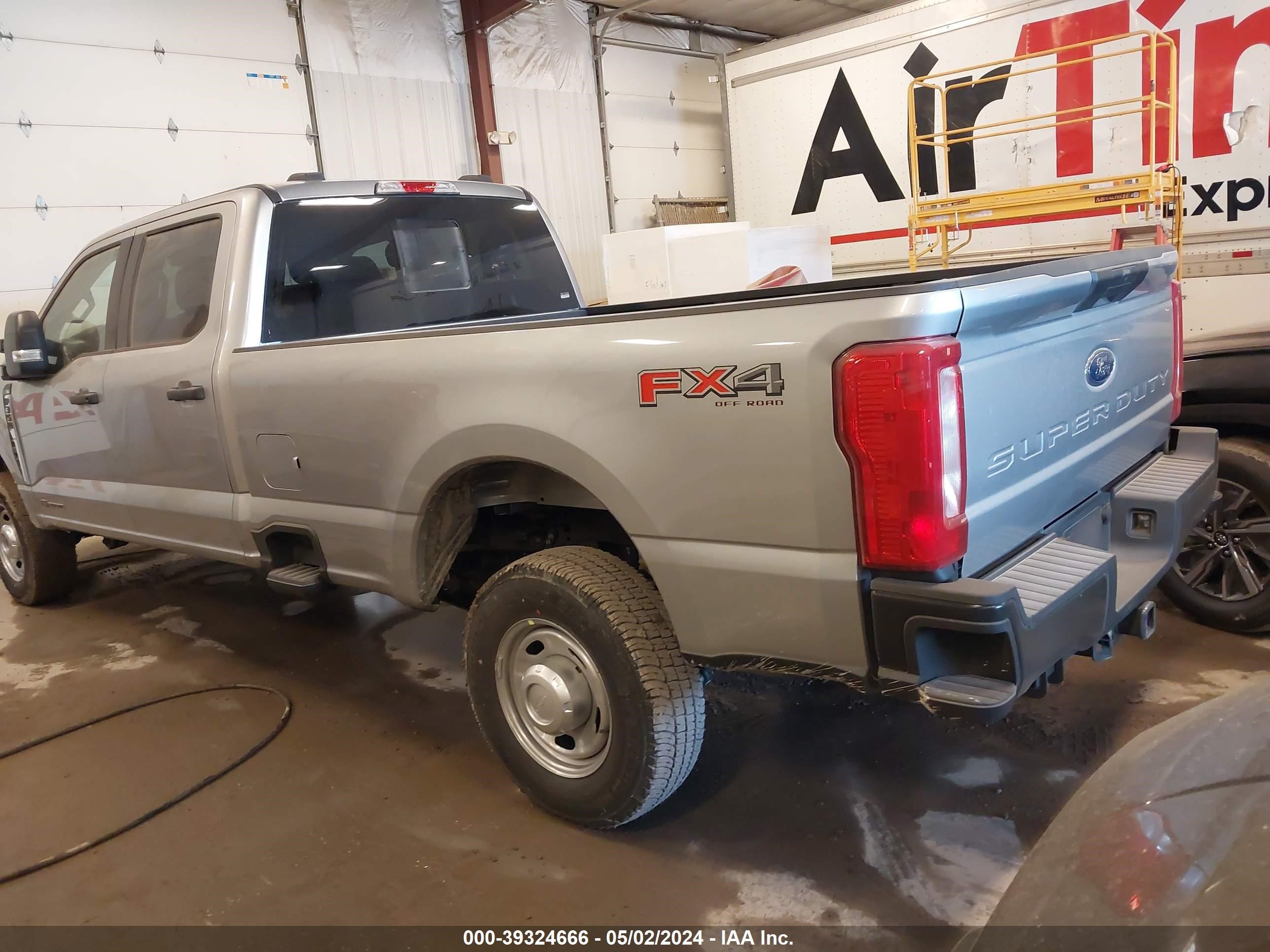 Photo 2 VIN: 1FT8W3BT3RED65606 - FORD F350 