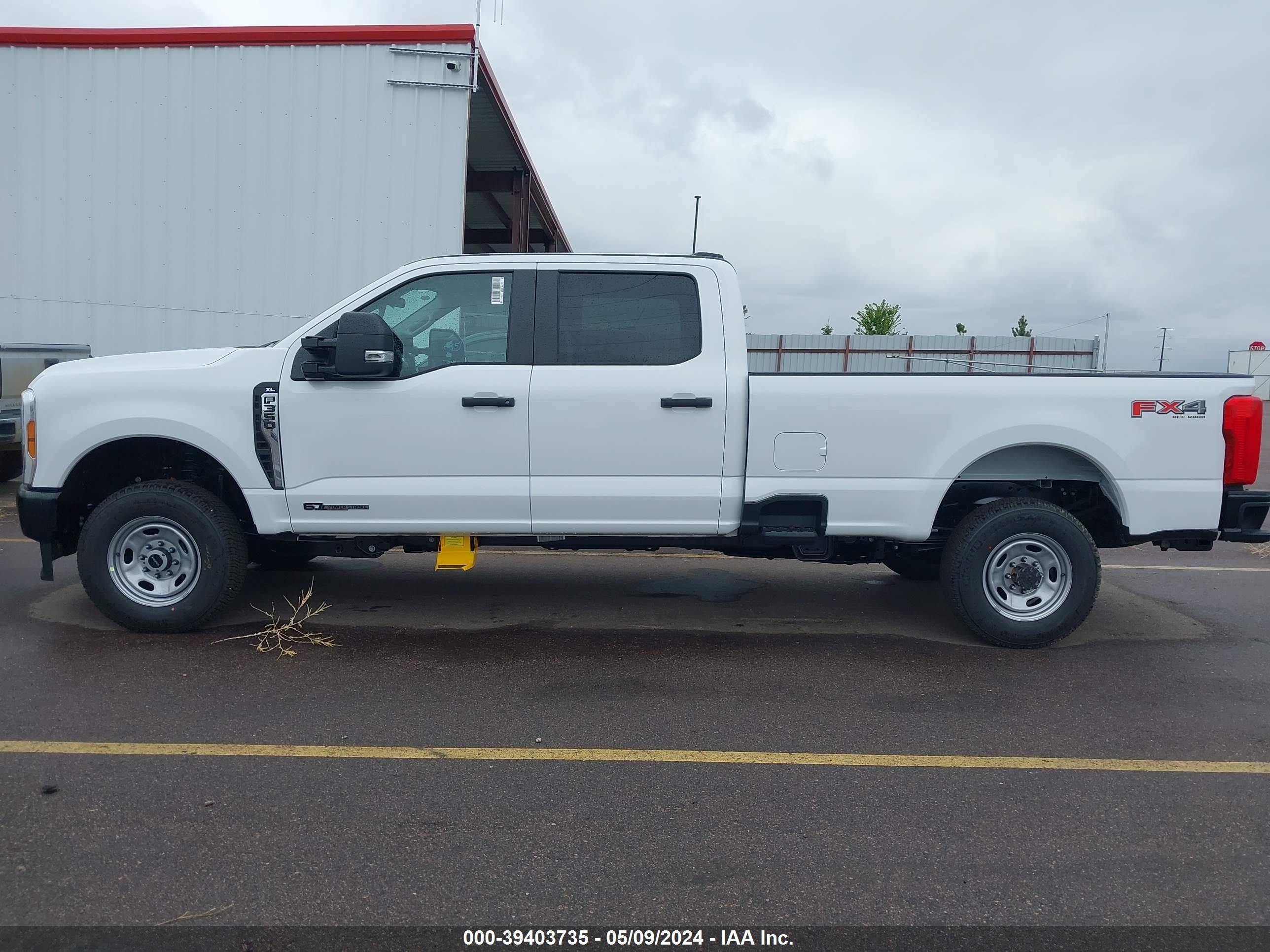 Photo 12 VIN: 1FT8W3BT3RED66612 - FORD F350 