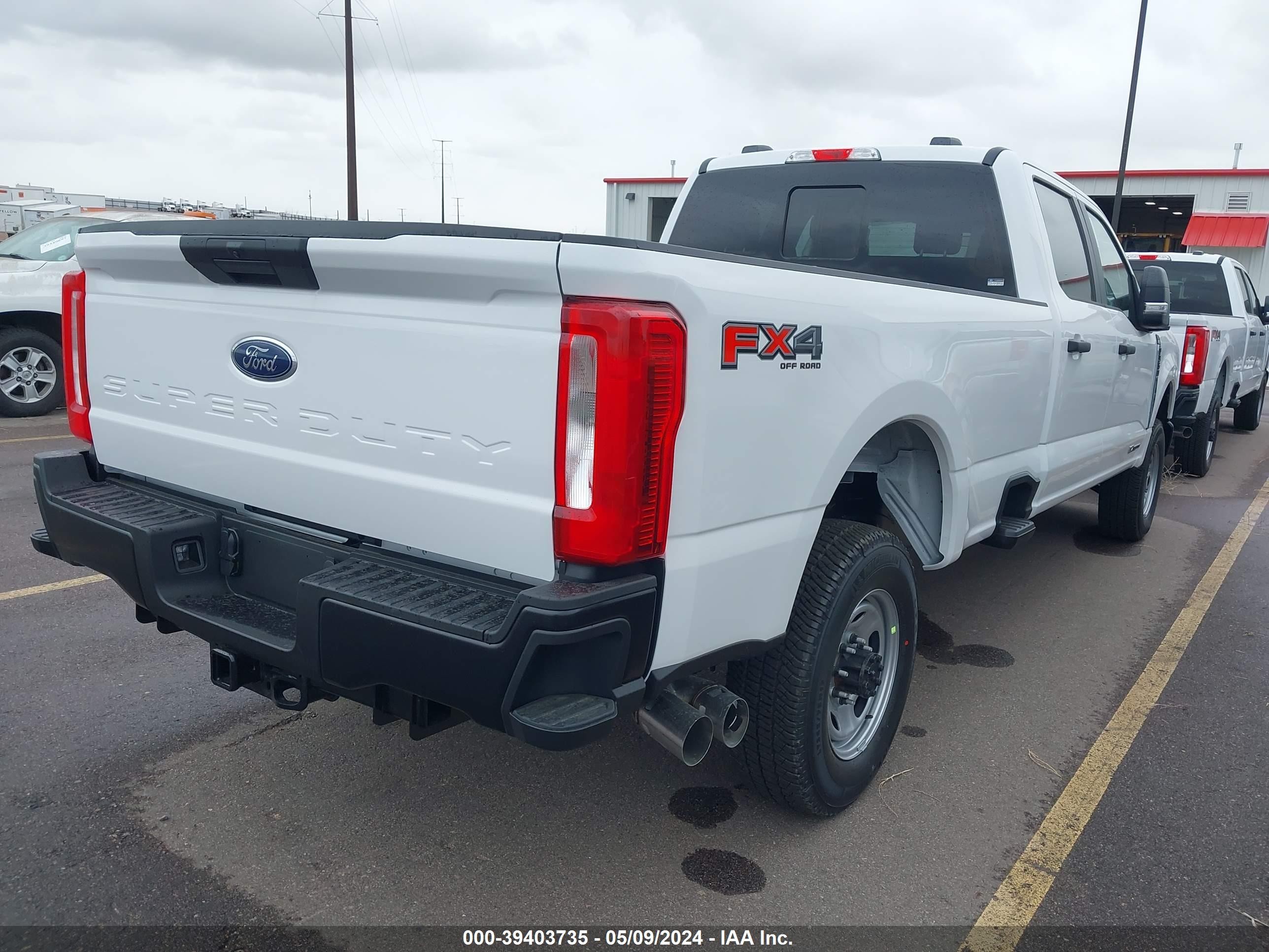 Photo 3 VIN: 1FT8W3BT3RED66612 - FORD F350 