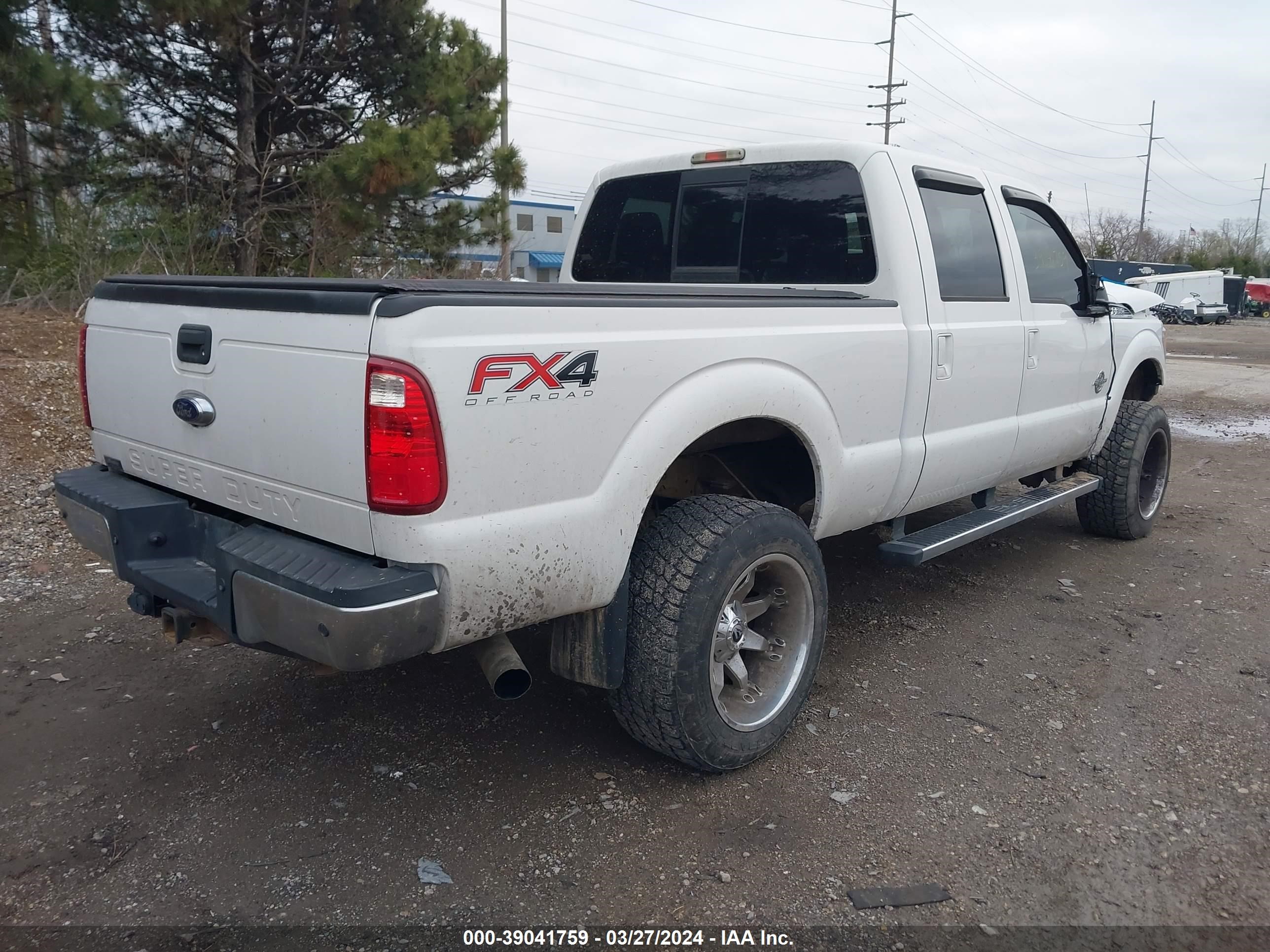 Photo 3 VIN: 1FT8W3BT4FEA62779 - FORD F350 