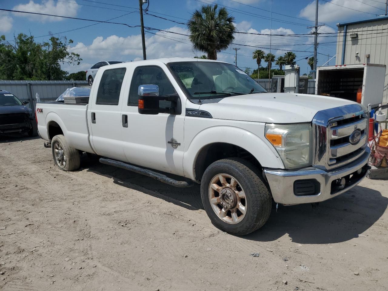 Photo 3 VIN: 1FT8W3BT4FEA83583 - FORD F350 