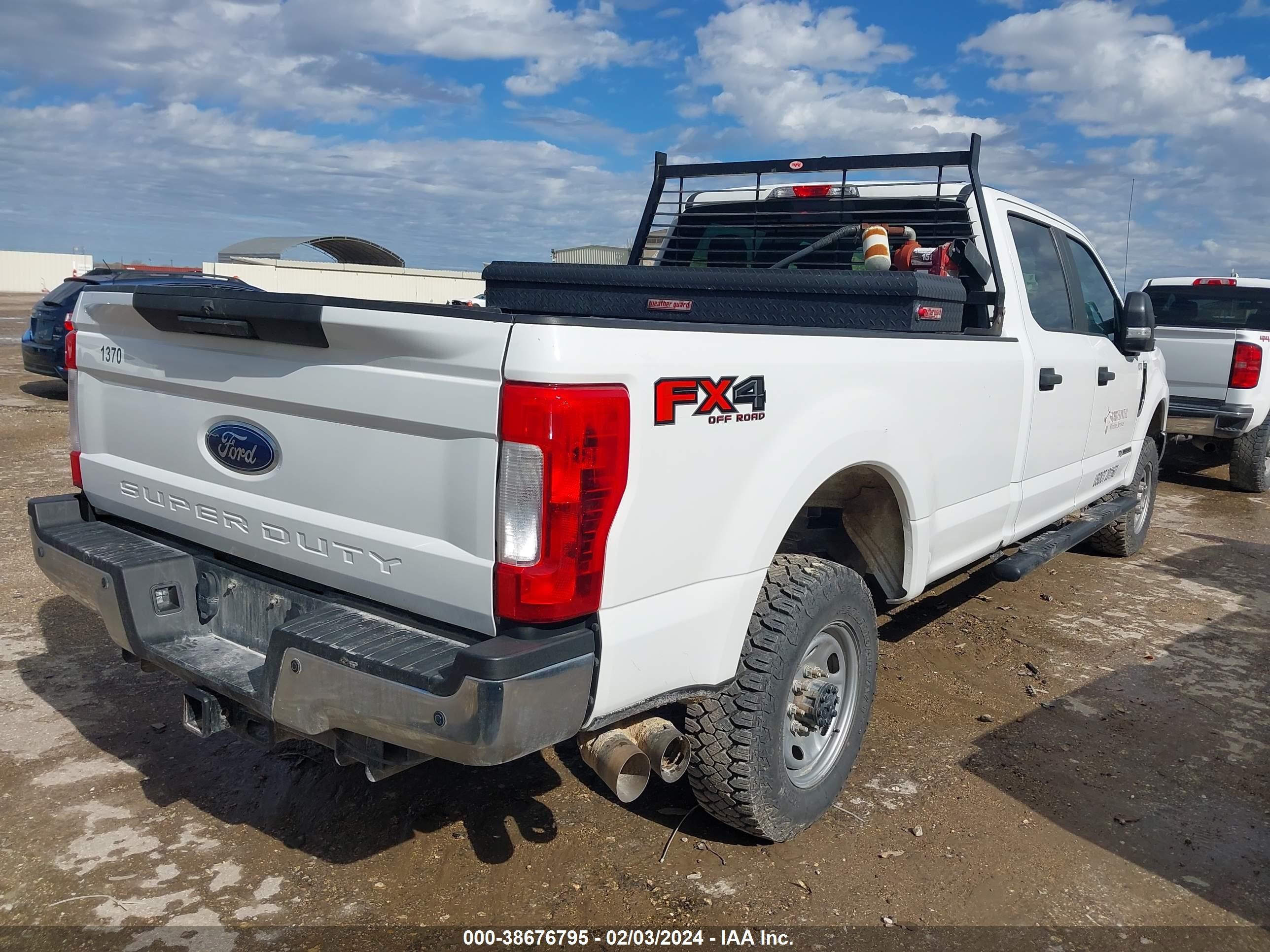 Photo 3 VIN: 1FT8W3BT4KED41370 - FORD F350 