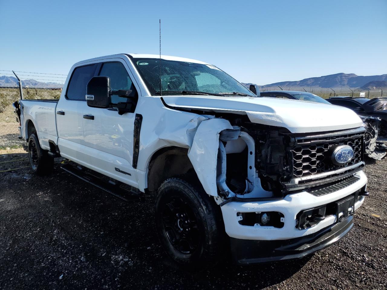 Photo 3 VIN: 1FT8W3BT4PED36709 - FORD F350 