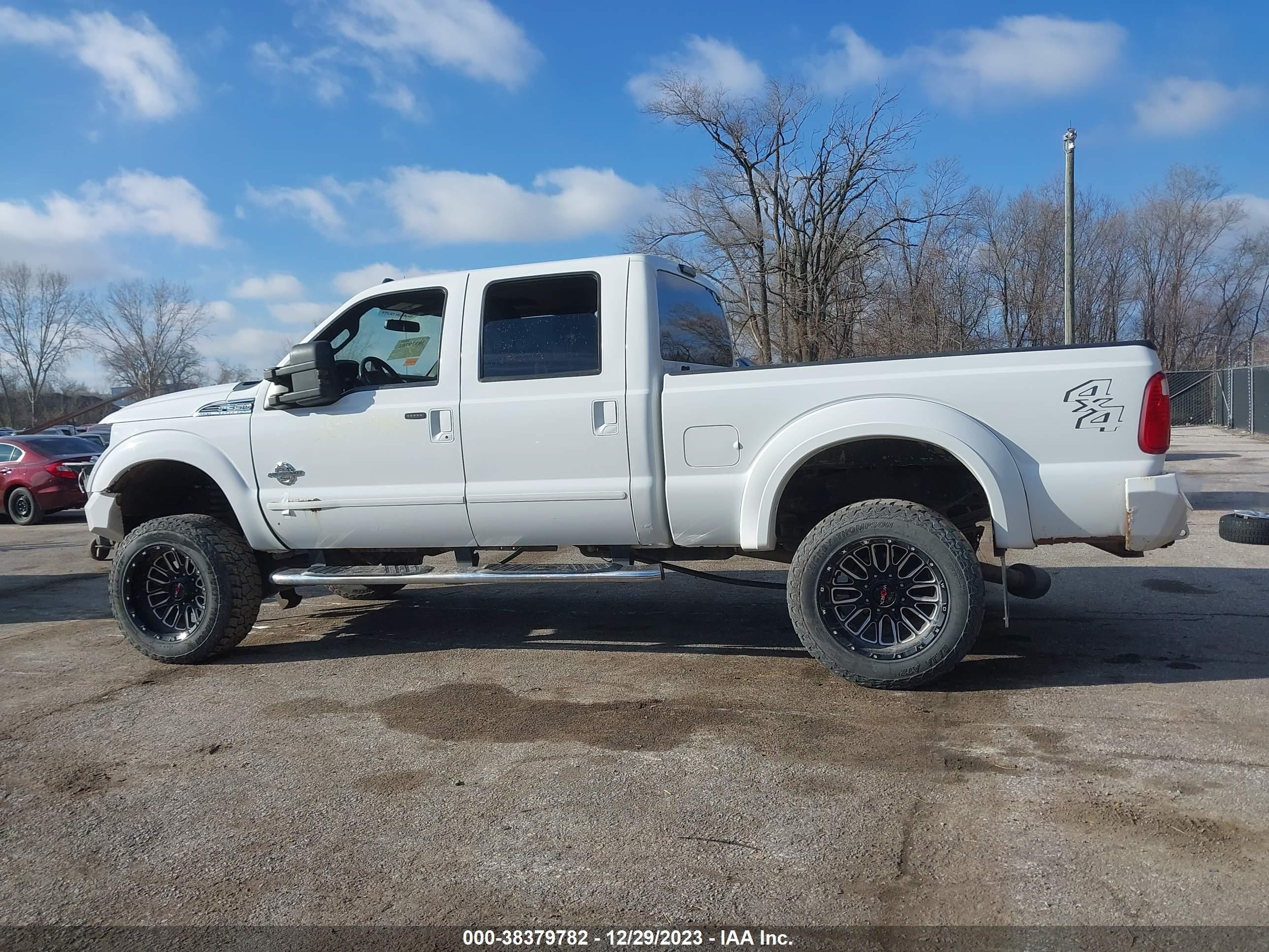 Photo 13 VIN: 1FT8W3BT6BEA12587 - FORD F350 