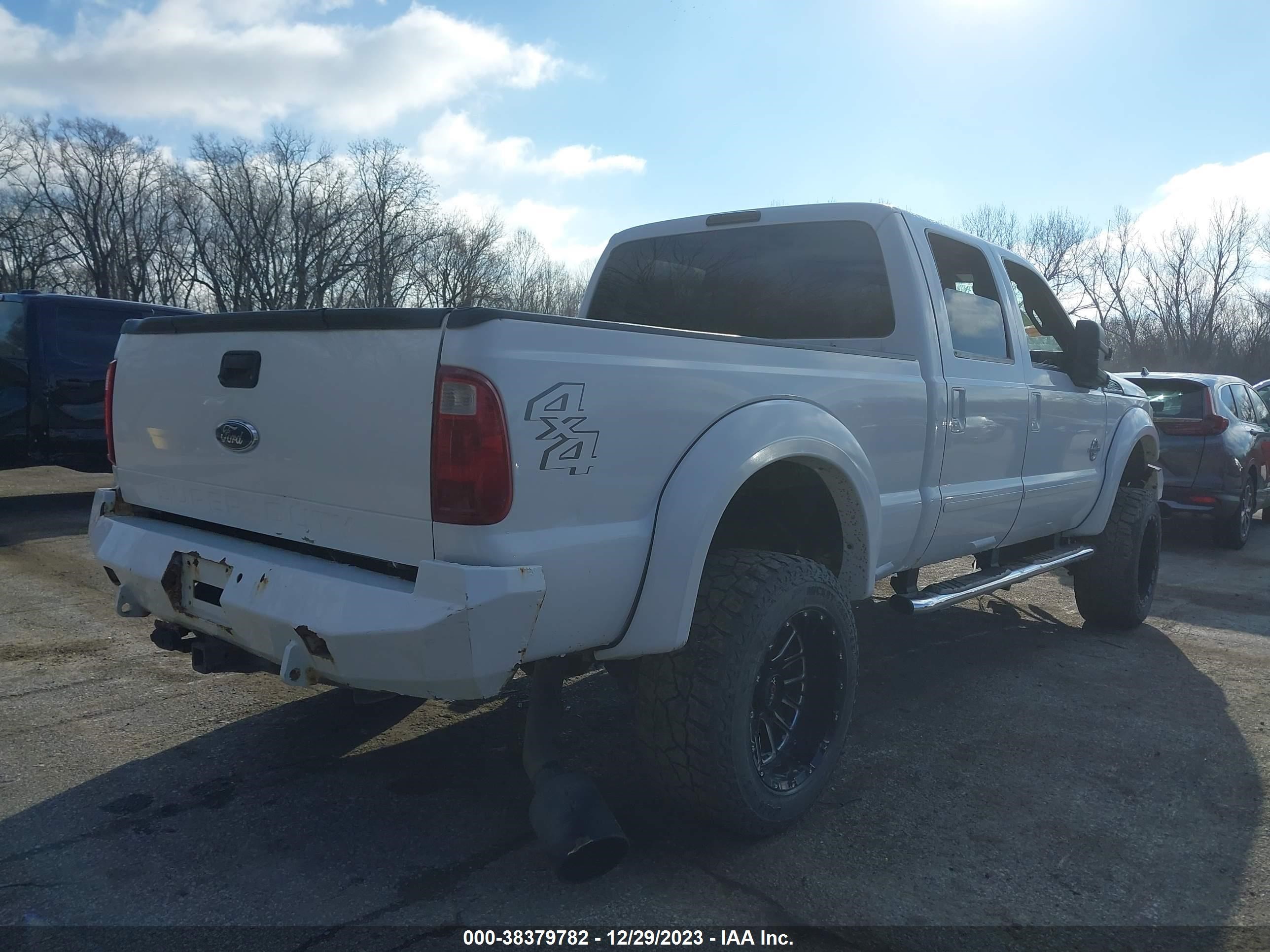 Photo 3 VIN: 1FT8W3BT6BEA12587 - FORD F350 