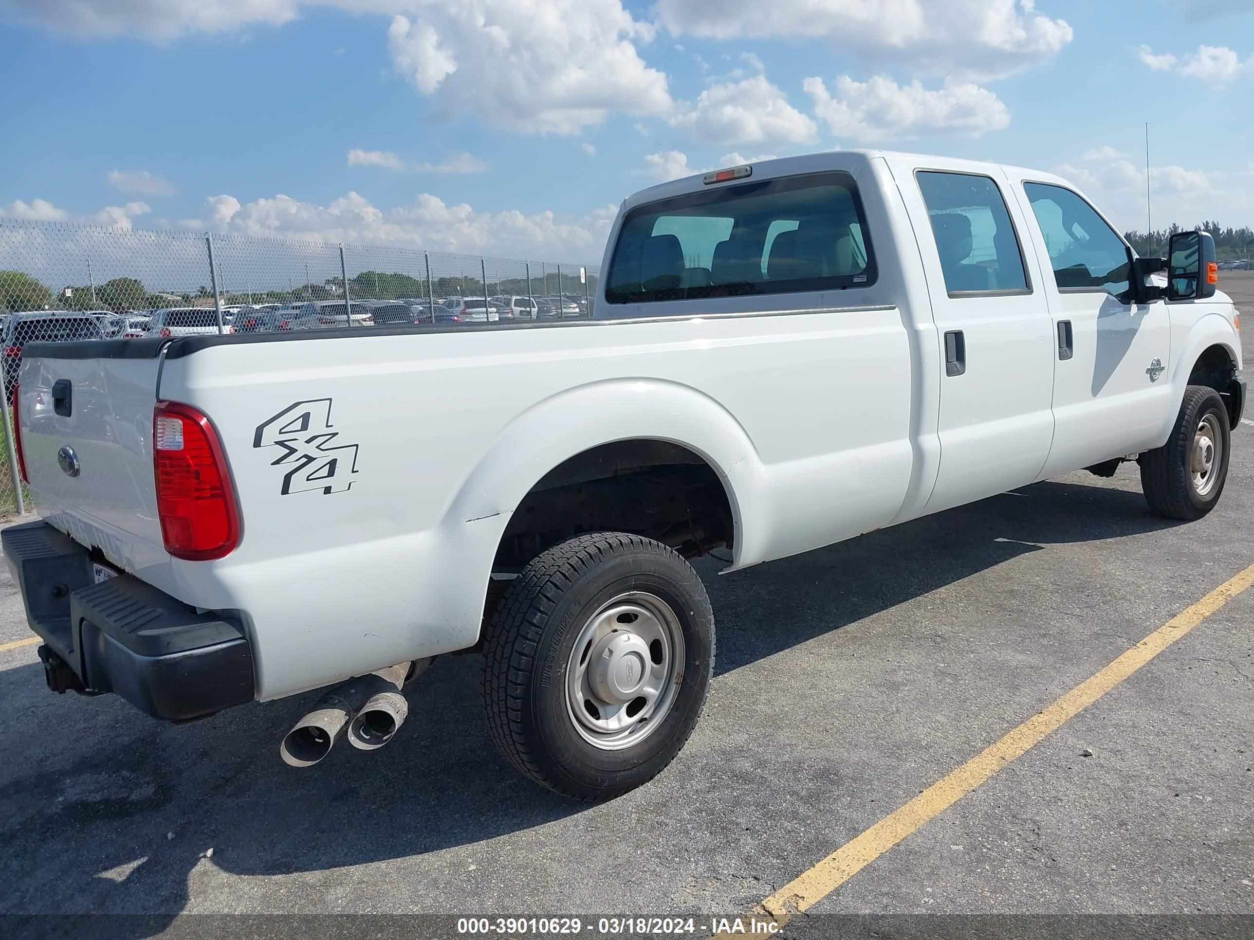 Photo 3 VIN: 1FT8W3BT6FED59665 - FORD F350 