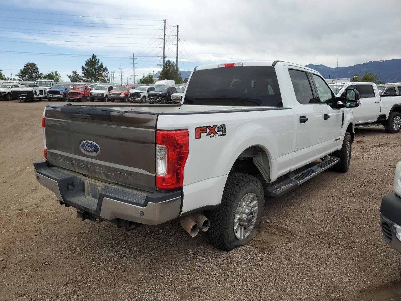 Photo 2 VIN: 1FT8W3BT6HED58017 - FORD F350 